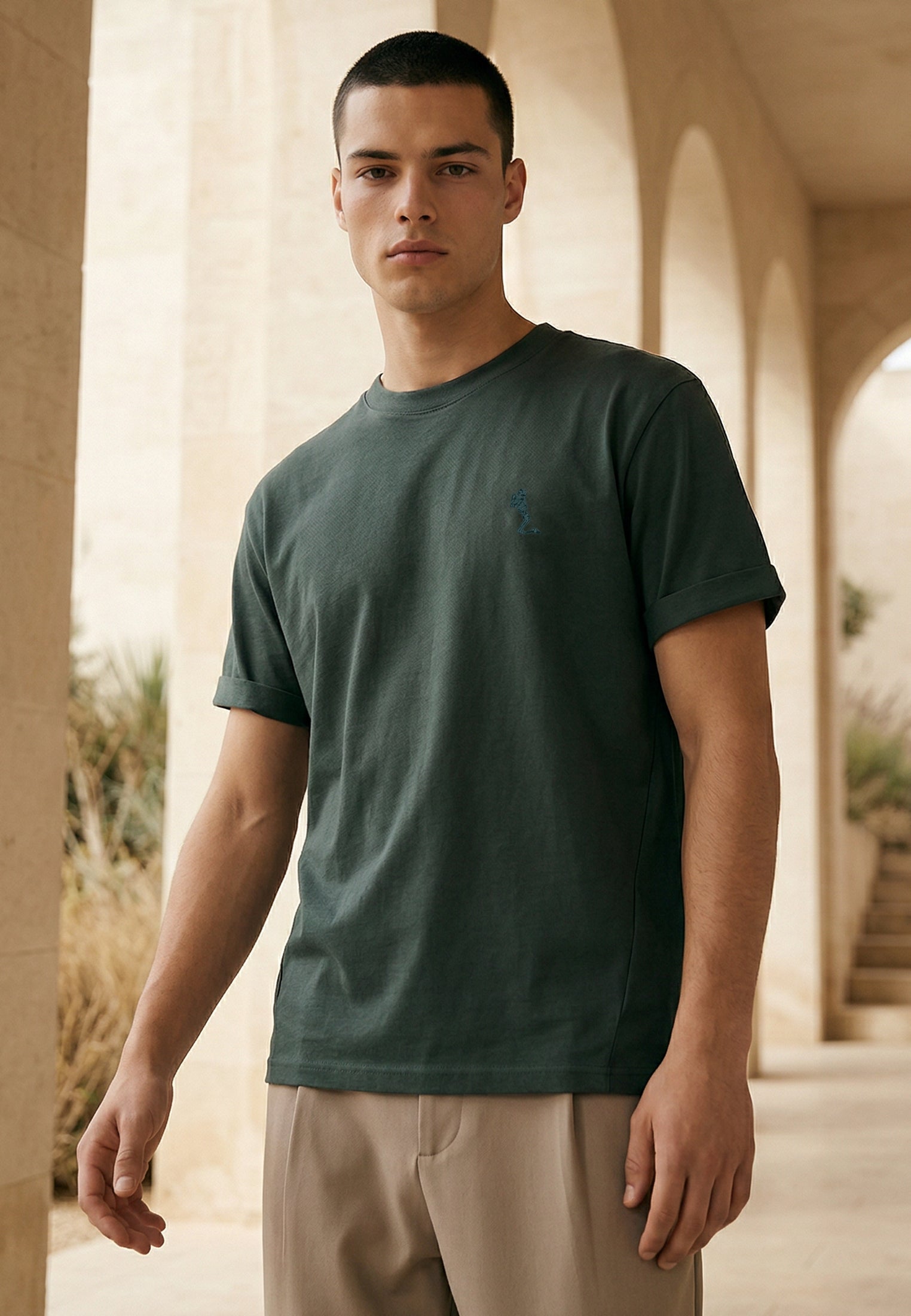 ESSENTIAL ROLLED CUFF T-SHIRT COAL