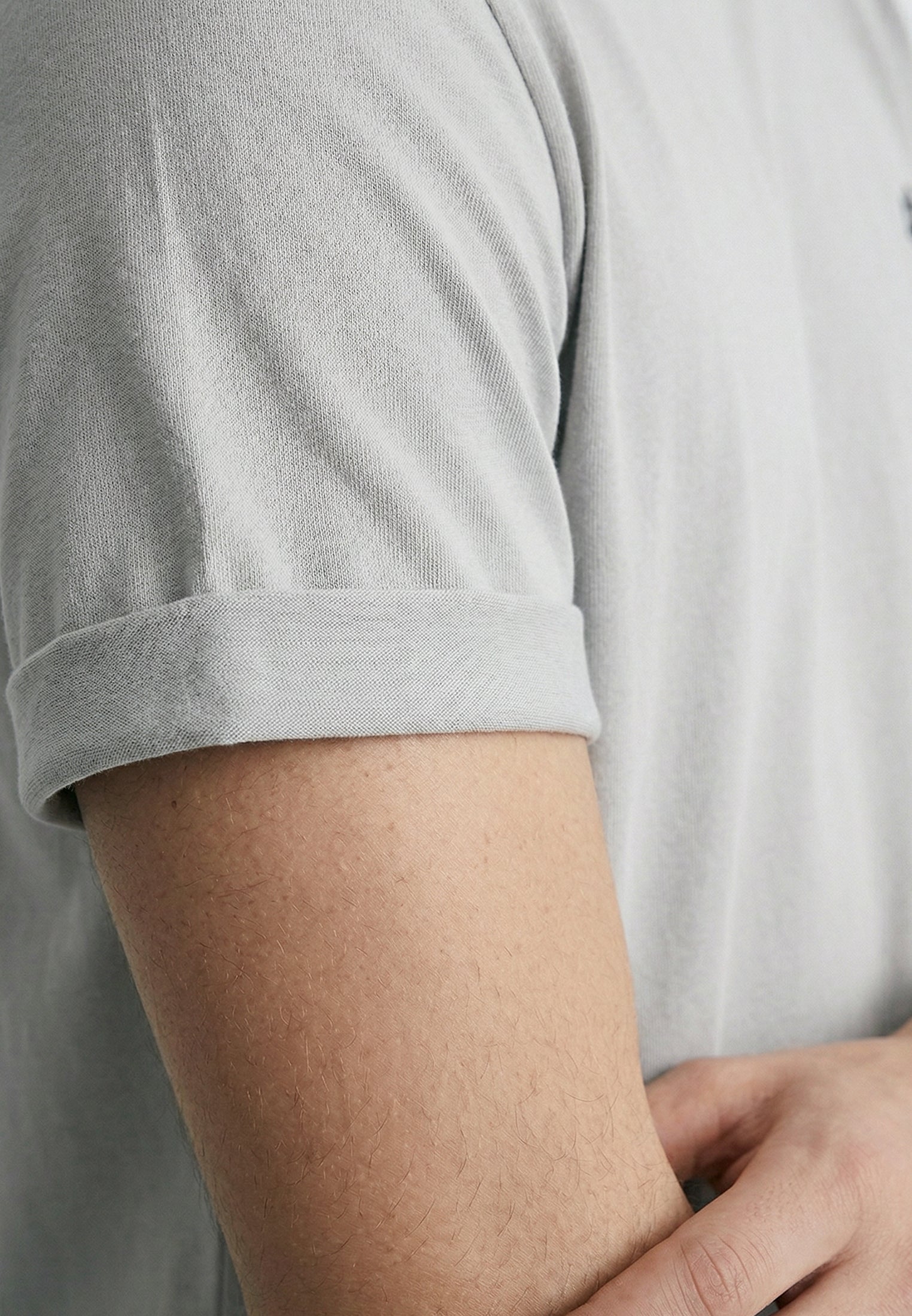ESSENTIAL ROLLED CUFF T-SHIRT LIGHT GREY