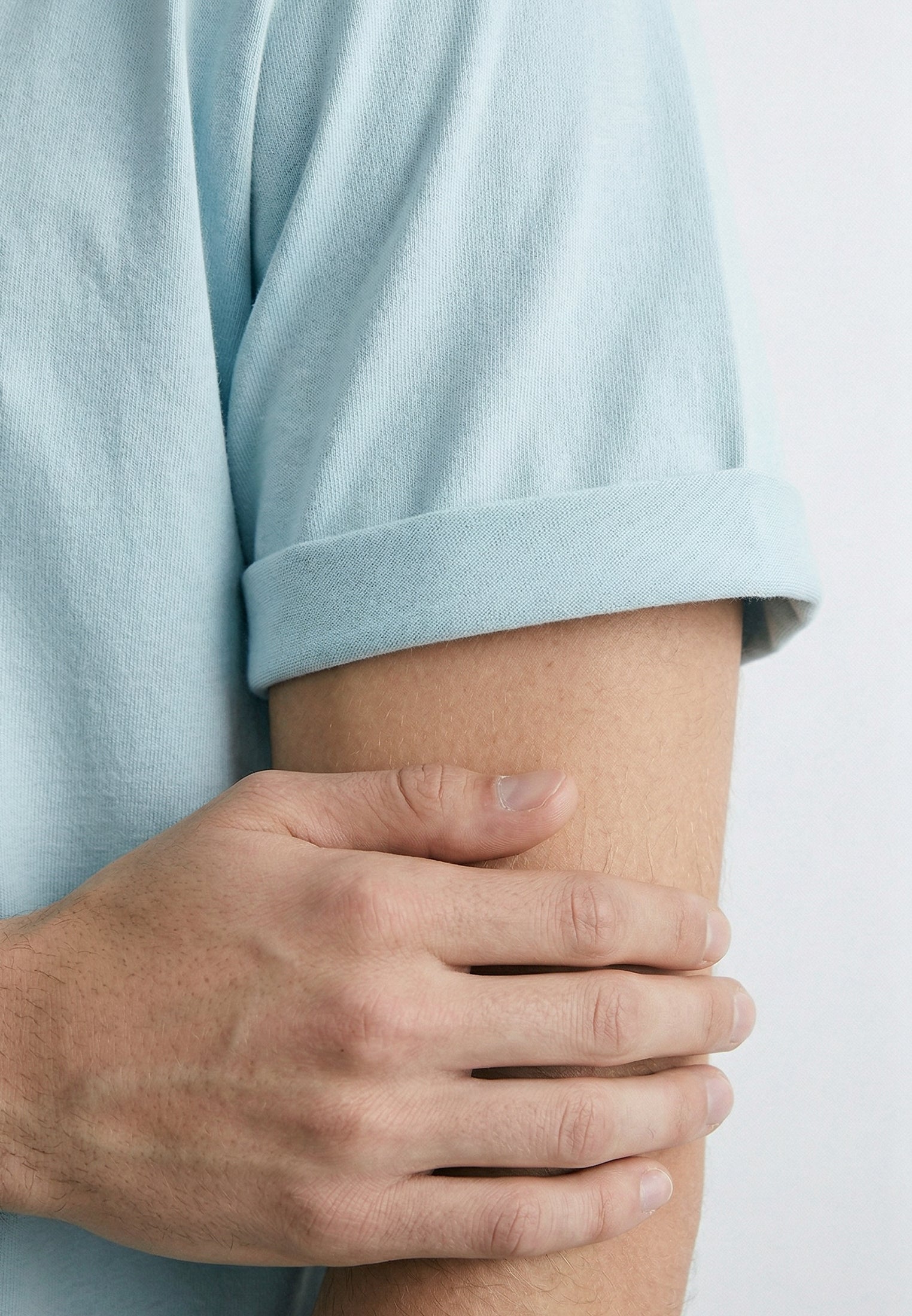 ESSENTIAL ROLLED CUFF T-SHIRT PALE BLUE
