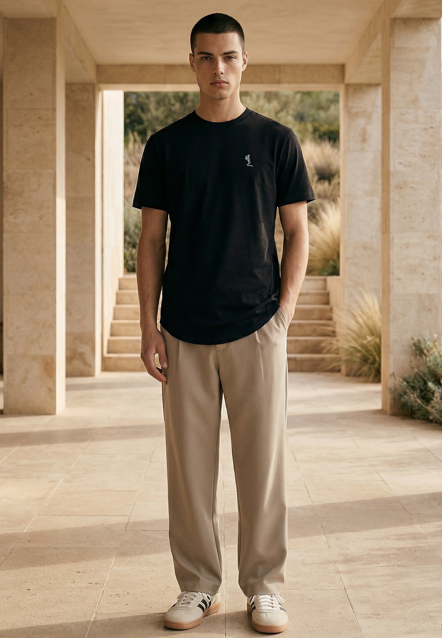 ESSENTIAL CURVED HEM BLACK T-SHIRT