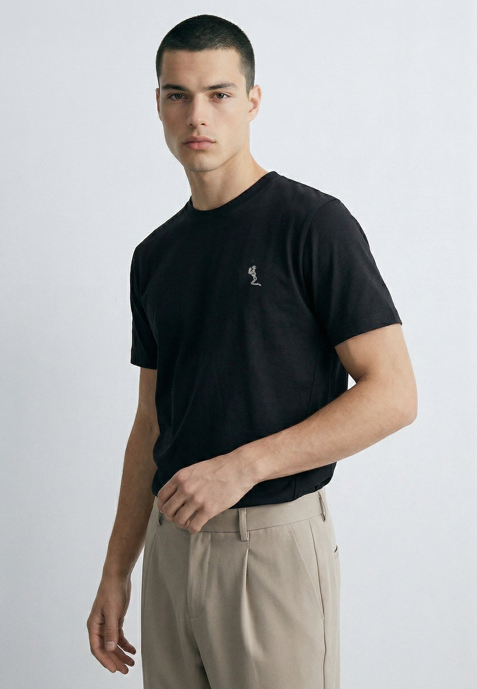 ESSENTIAL CURVED HEM BLACK T-SHIRT