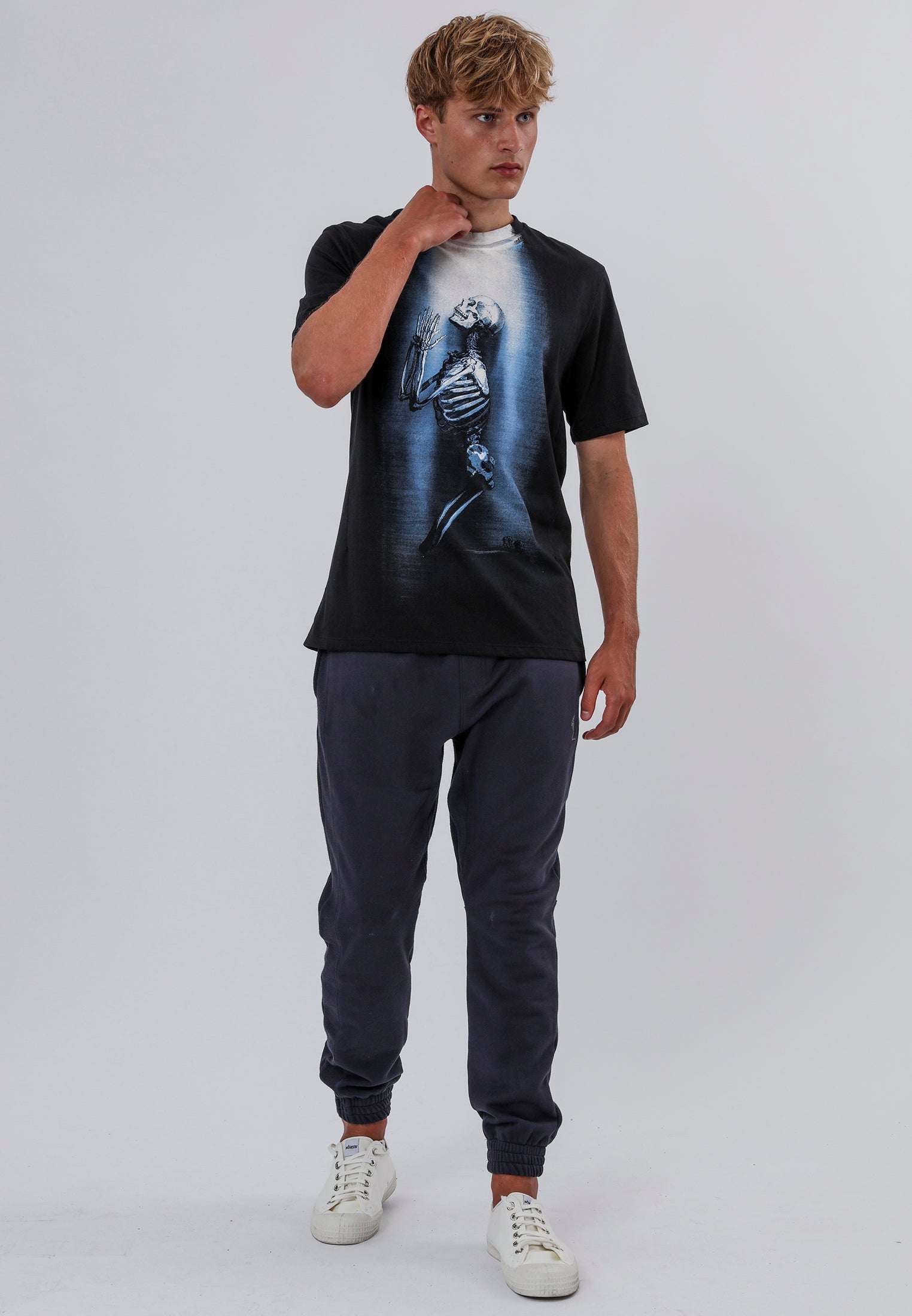 LIGHT OF PRAYER T-SHIRT BLACK