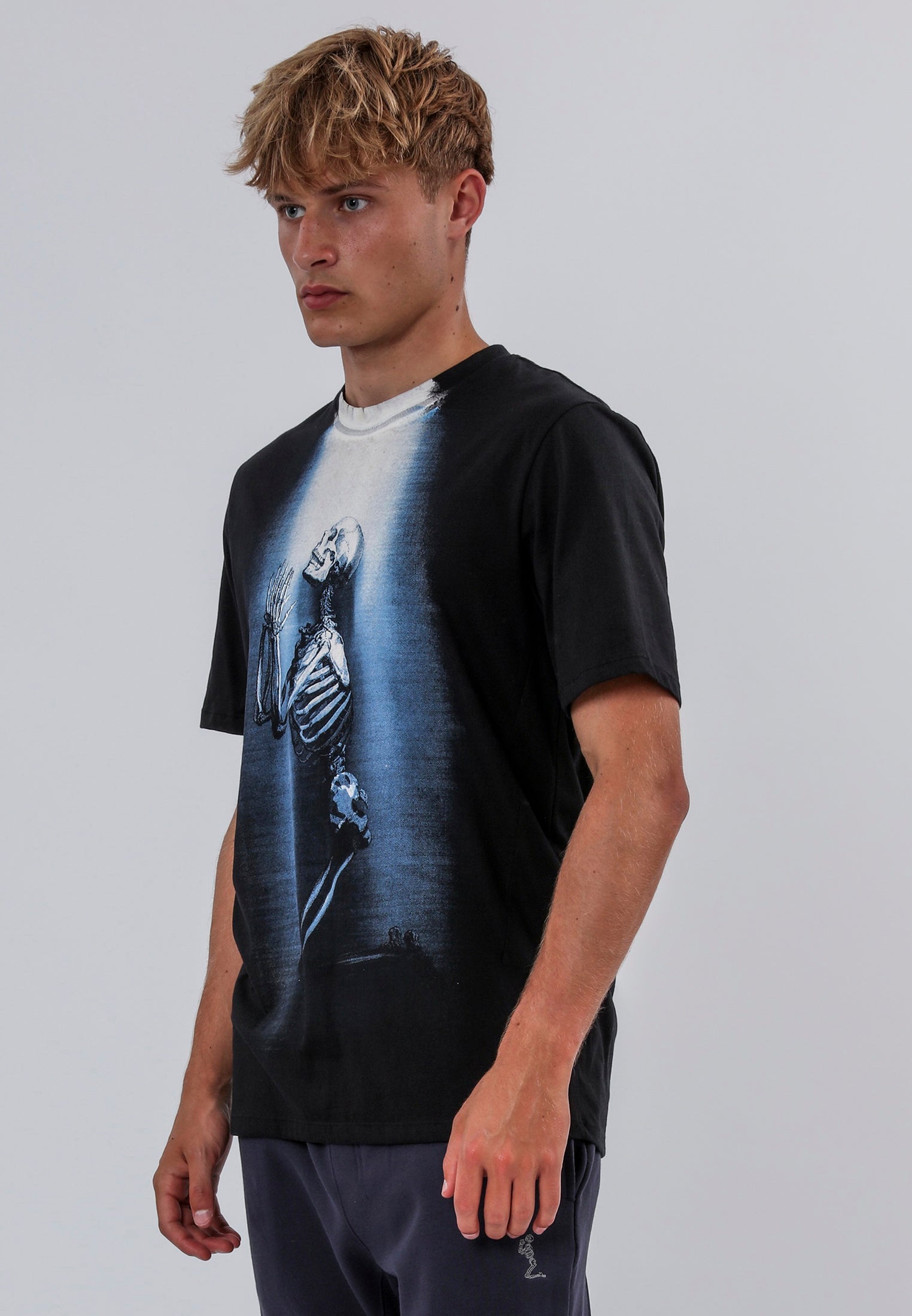 LIGHT OF PRAYER T-SHIRT BLACK