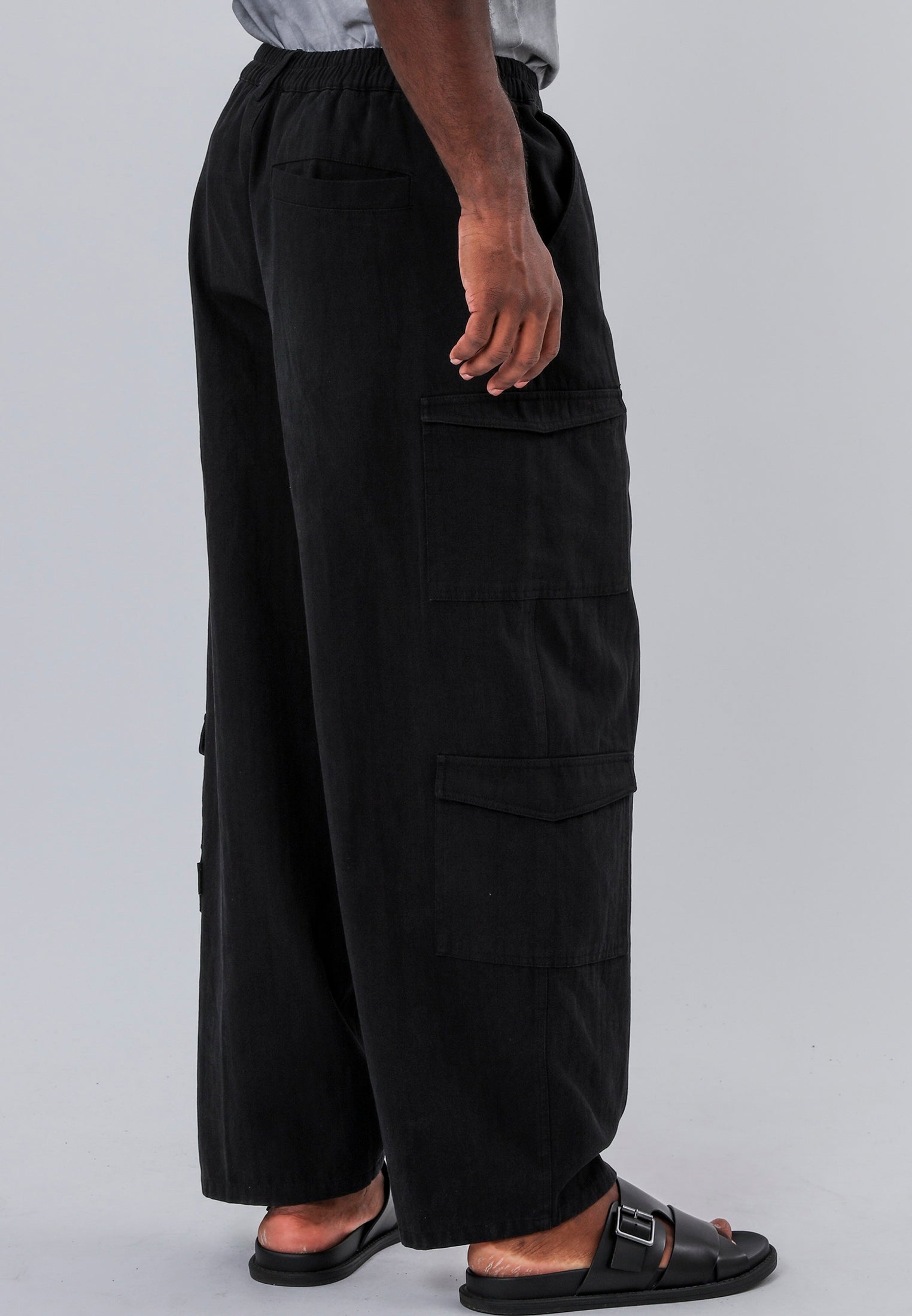 MULTI POCKET CARGO BLACK