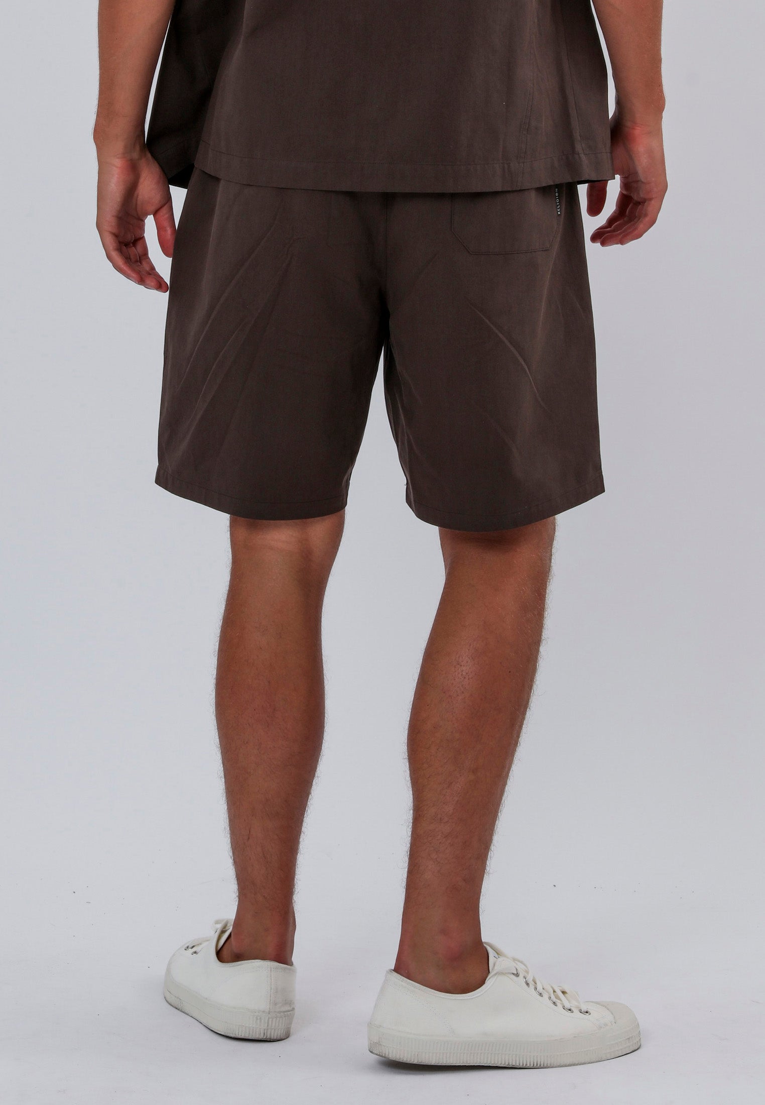 SAINT-TROPEZ PLEATED HOLIDAY SHORTS CHOCOLATE