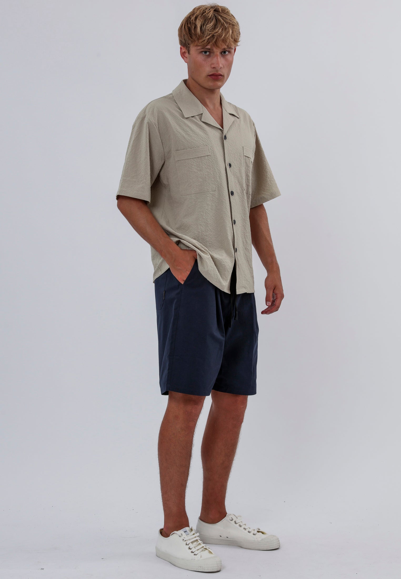 SAINT-TROPEZ PLEATED LINEN BLEND HOLIDAY SHORTS MIDNIGHT