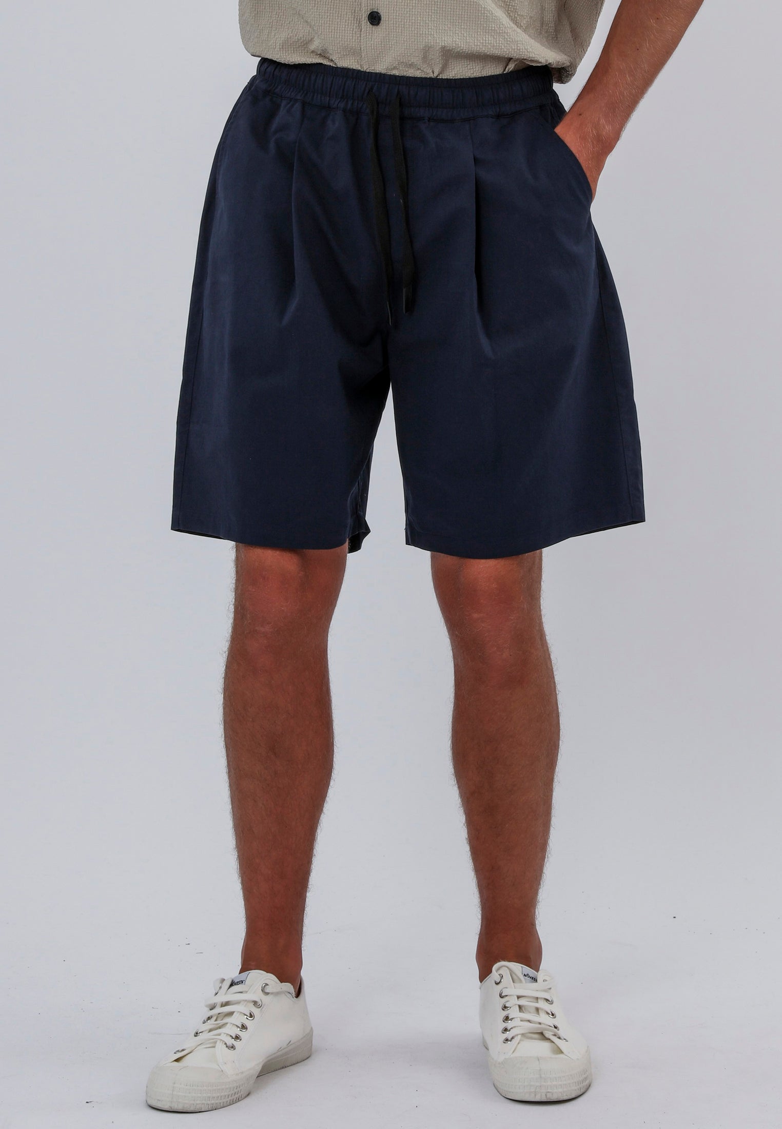 SAINT-TROPEZ PLEATED LINEN BLEND HOLIDAY SHORTS MIDNIGHT