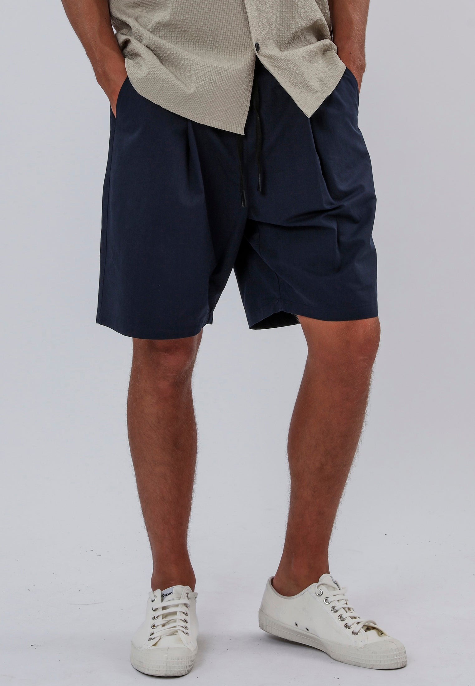 SAINT-TROPEZ PLEATED LINEN BLEND HOLIDAY SHORTS MIDNIGHT