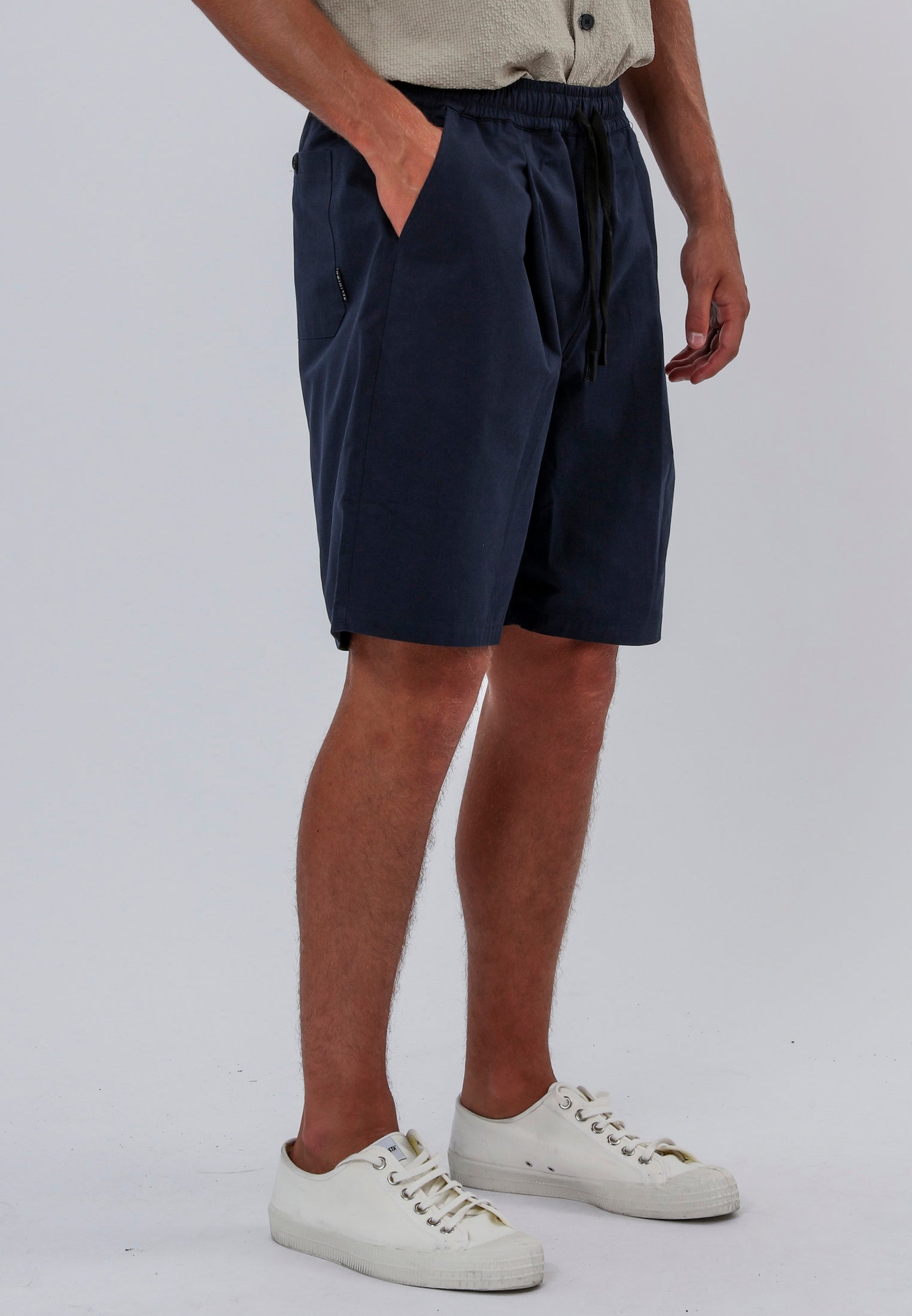 SAINT-TROPEZ PLEATED LINEN BLEND HOLIDAY SHORTS MIDNIGHT