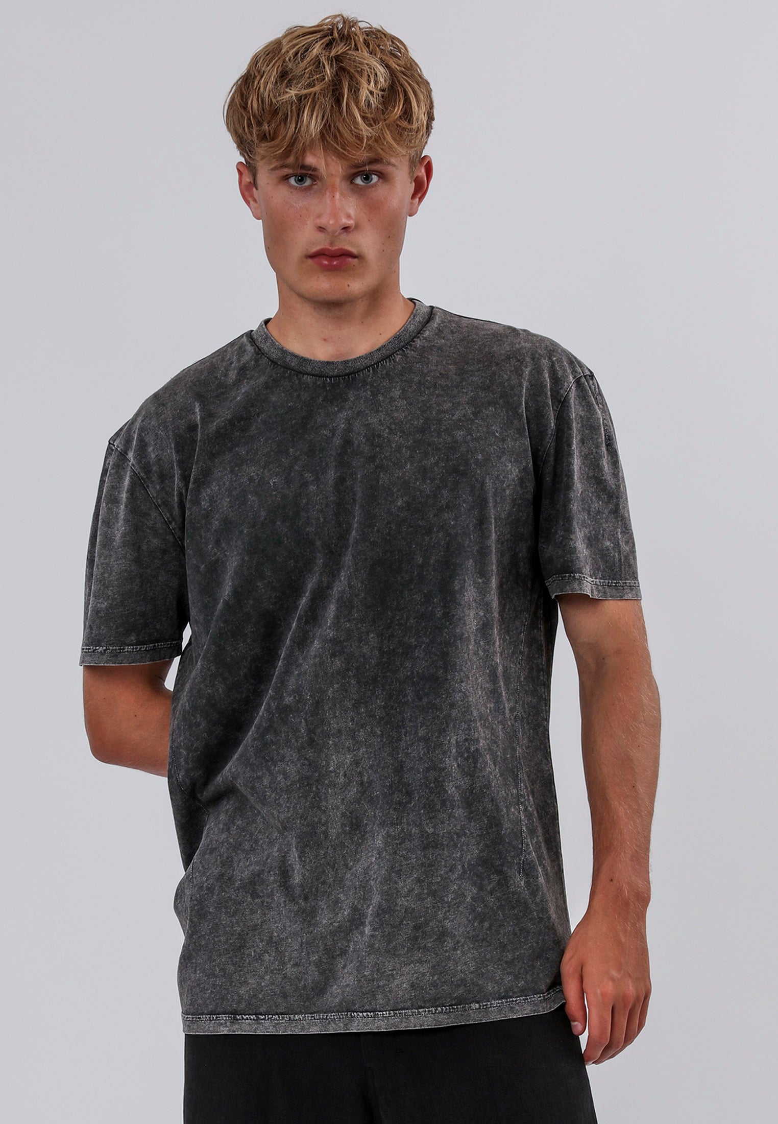 ACID INJECTED T-SHIRT WASHED CHARCOAL
