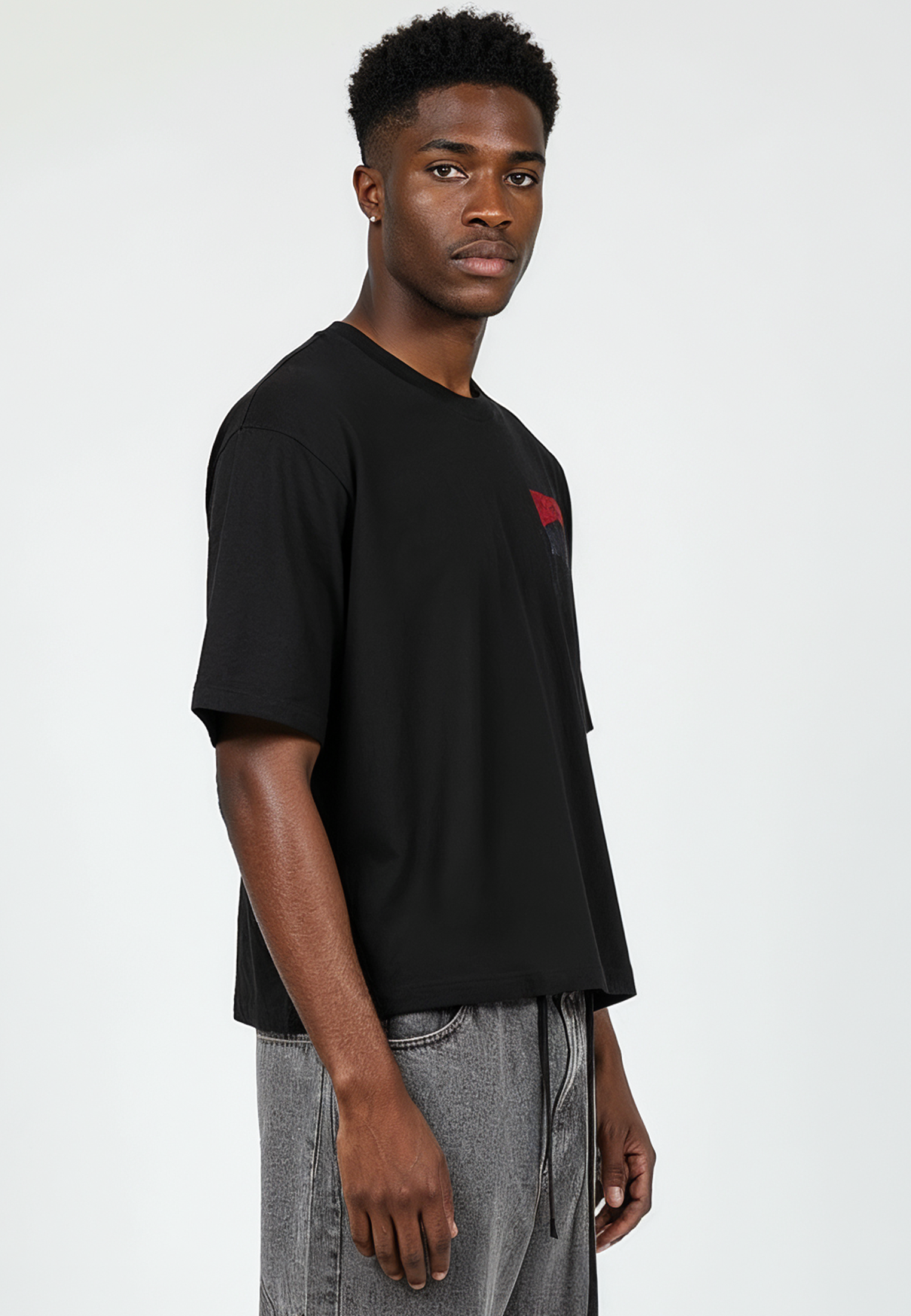 RED TAB CROP T-SHIRT BLACK
