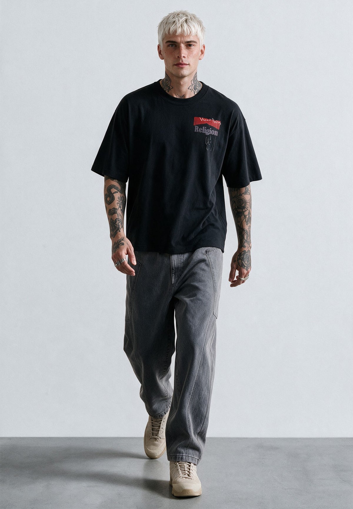 RED TAB BOXY T-SHIRT BLACK