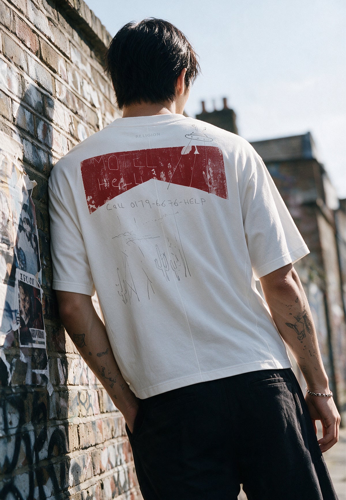 RED TAB BOXY T-SHIRT WHITE