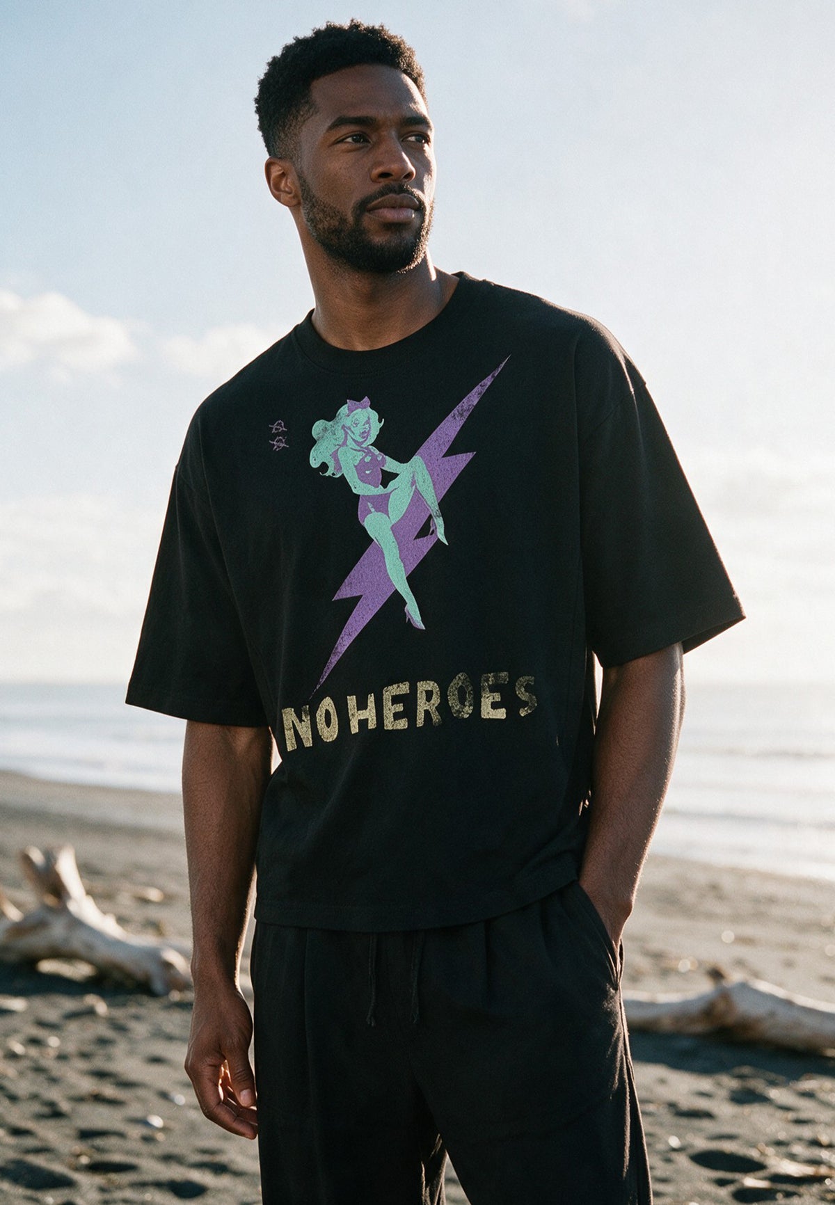 NO HEROES BOXY T-SHIRT BLACK