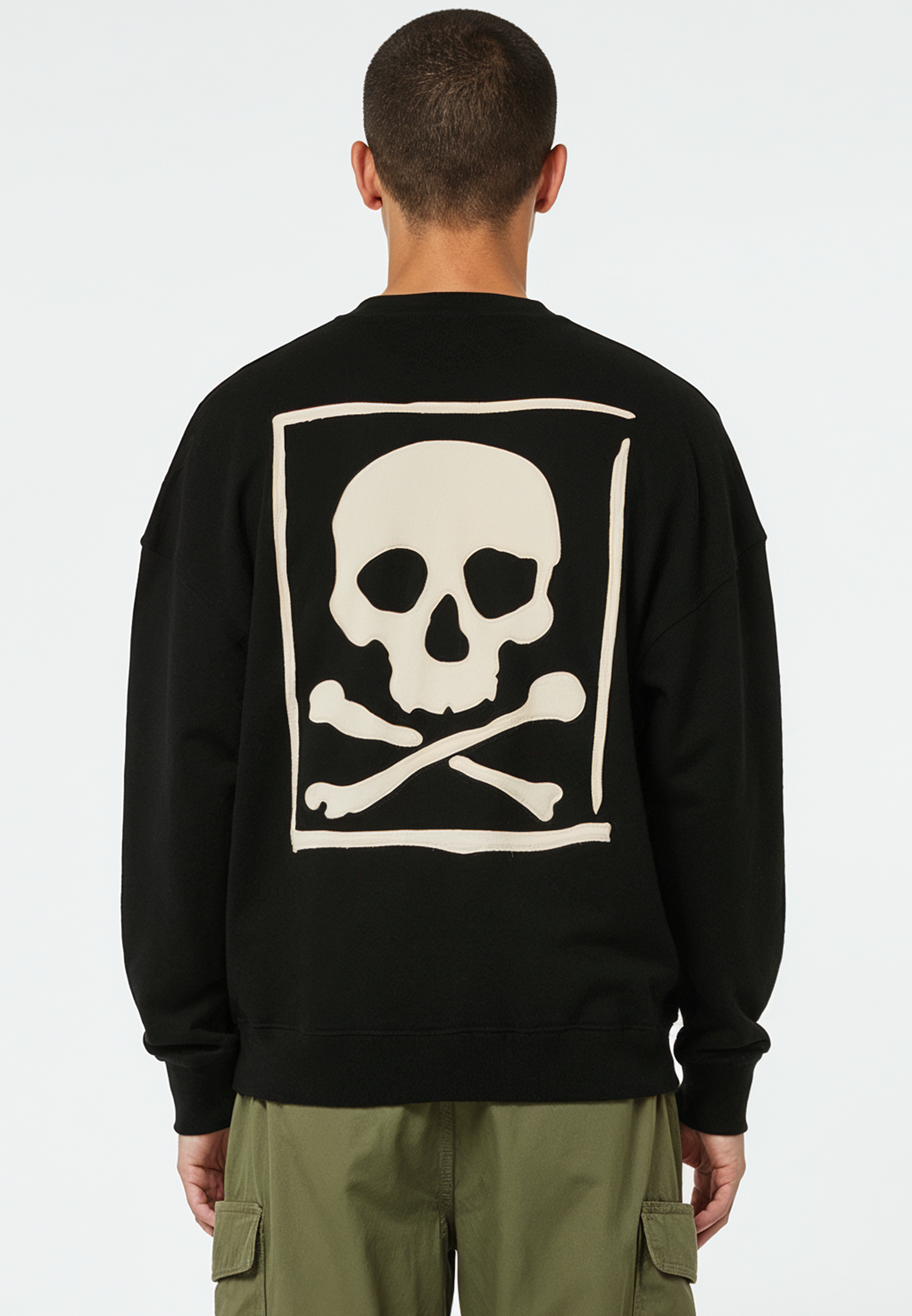 APPLIQUE SKULL SWEAT BLACK