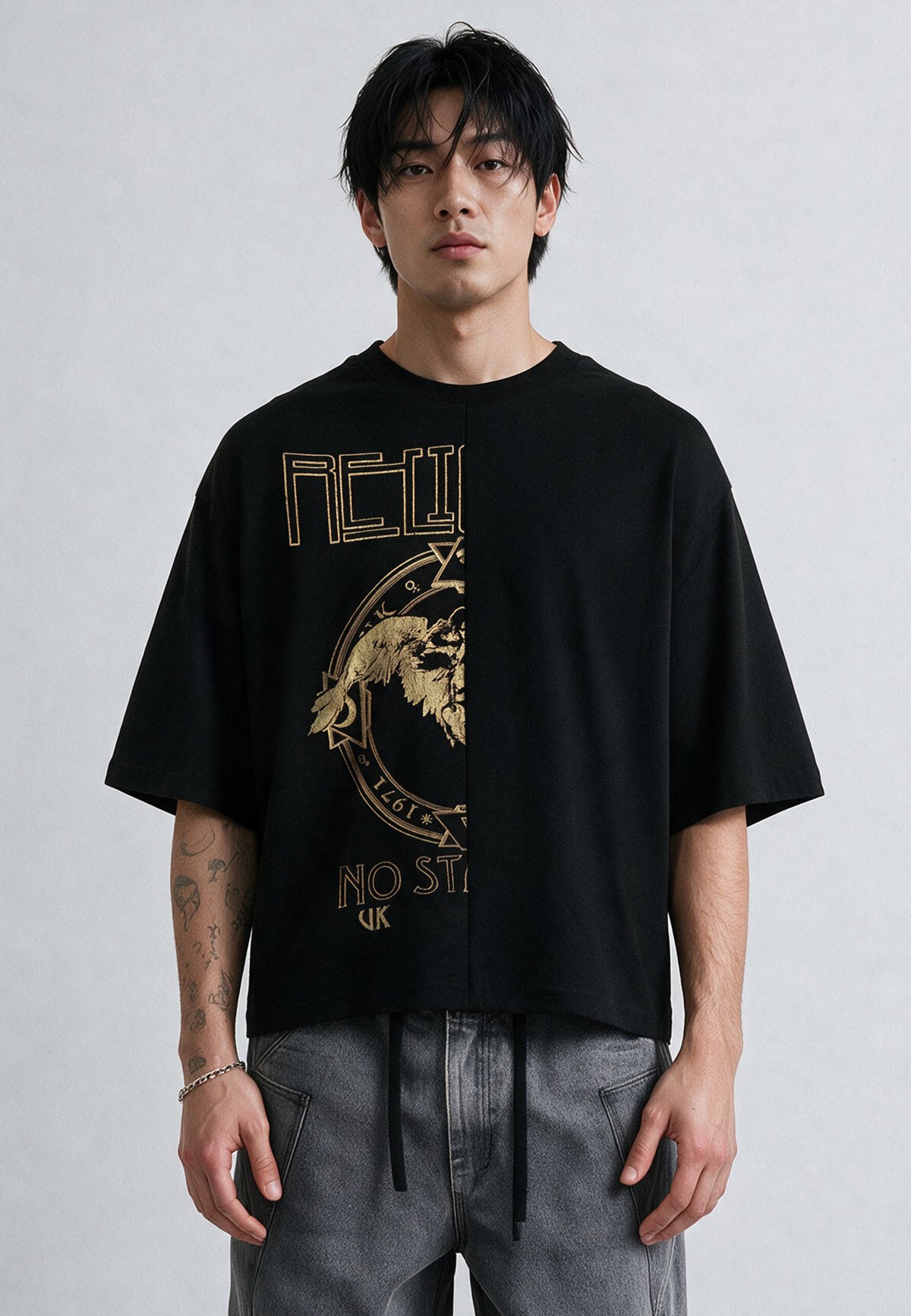 SPLIT STAIRCASE T-SHIRT BLACK