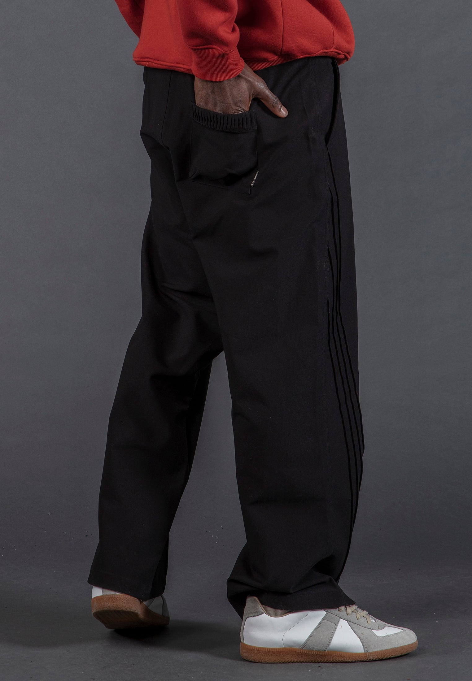 RELAXED THREAD PANTS BLACK