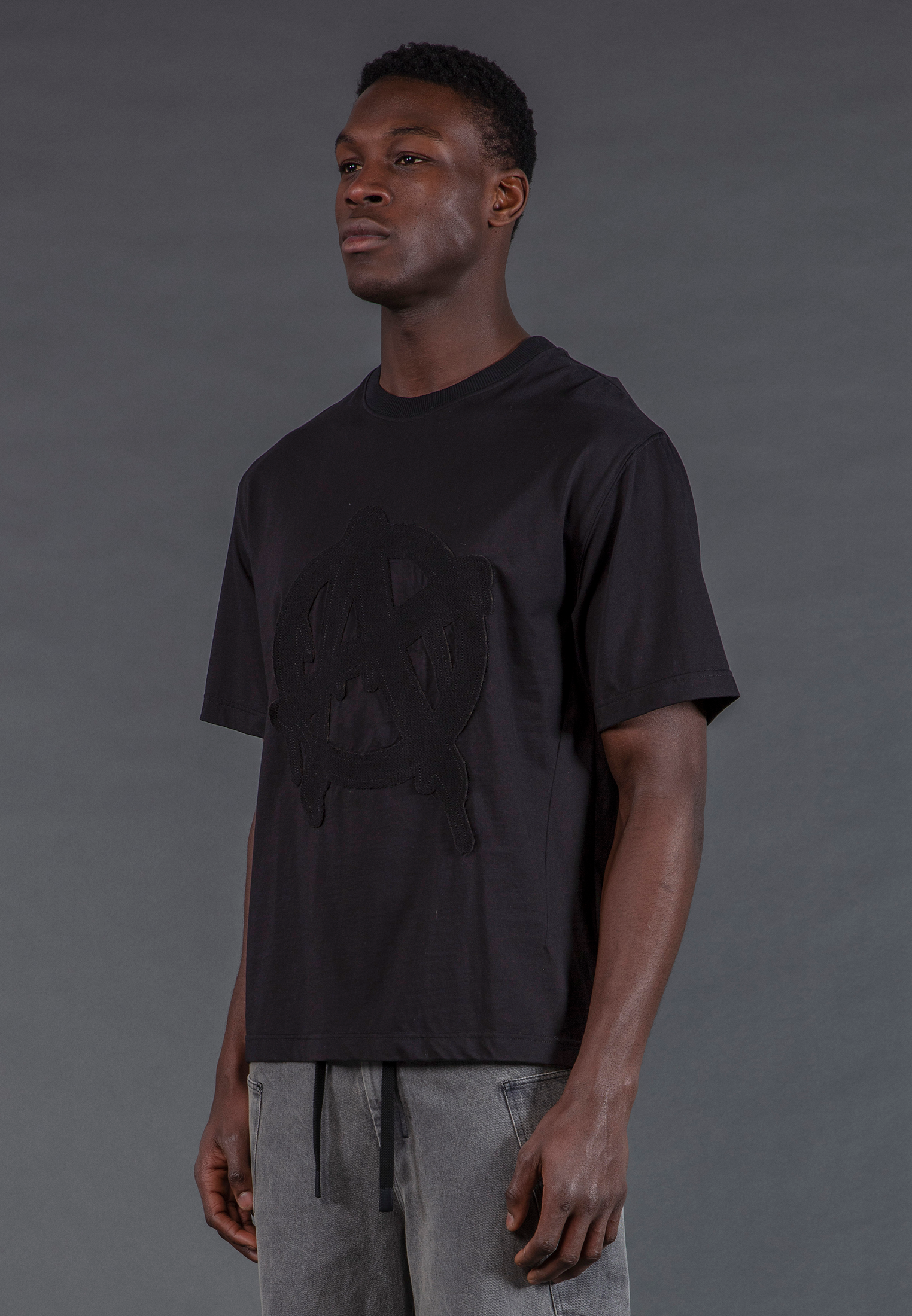 ANARCHY APPLIQUE T-SHIRT BLACK