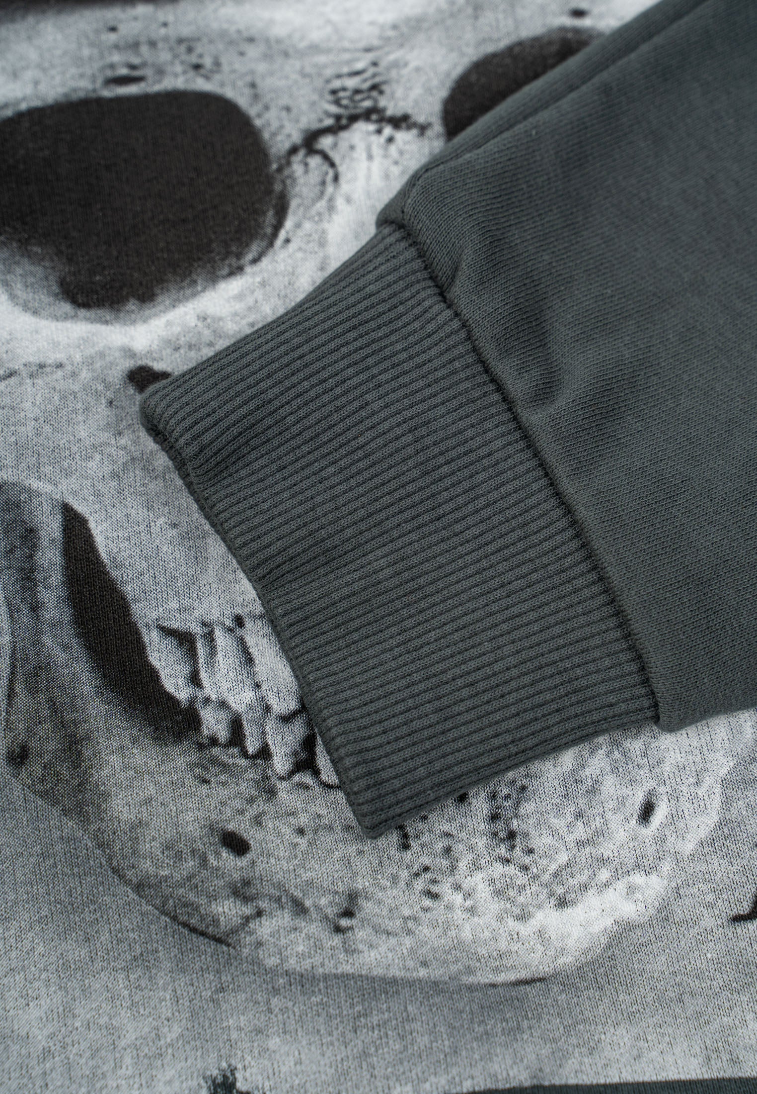 TOP HAT SWEAT DARK METAL