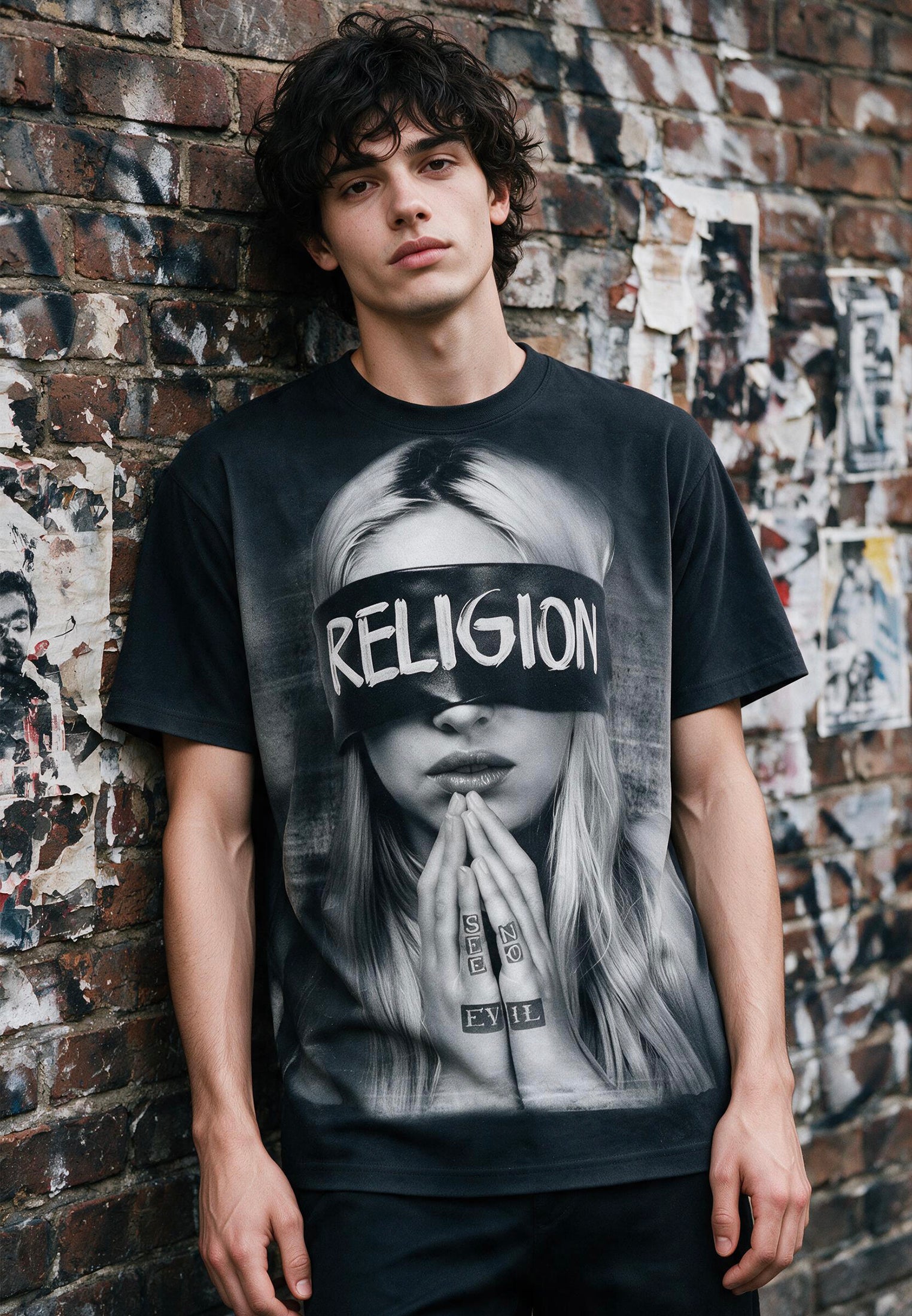 BLIND FOLD CURVED HEM T-SHIRT BLACK