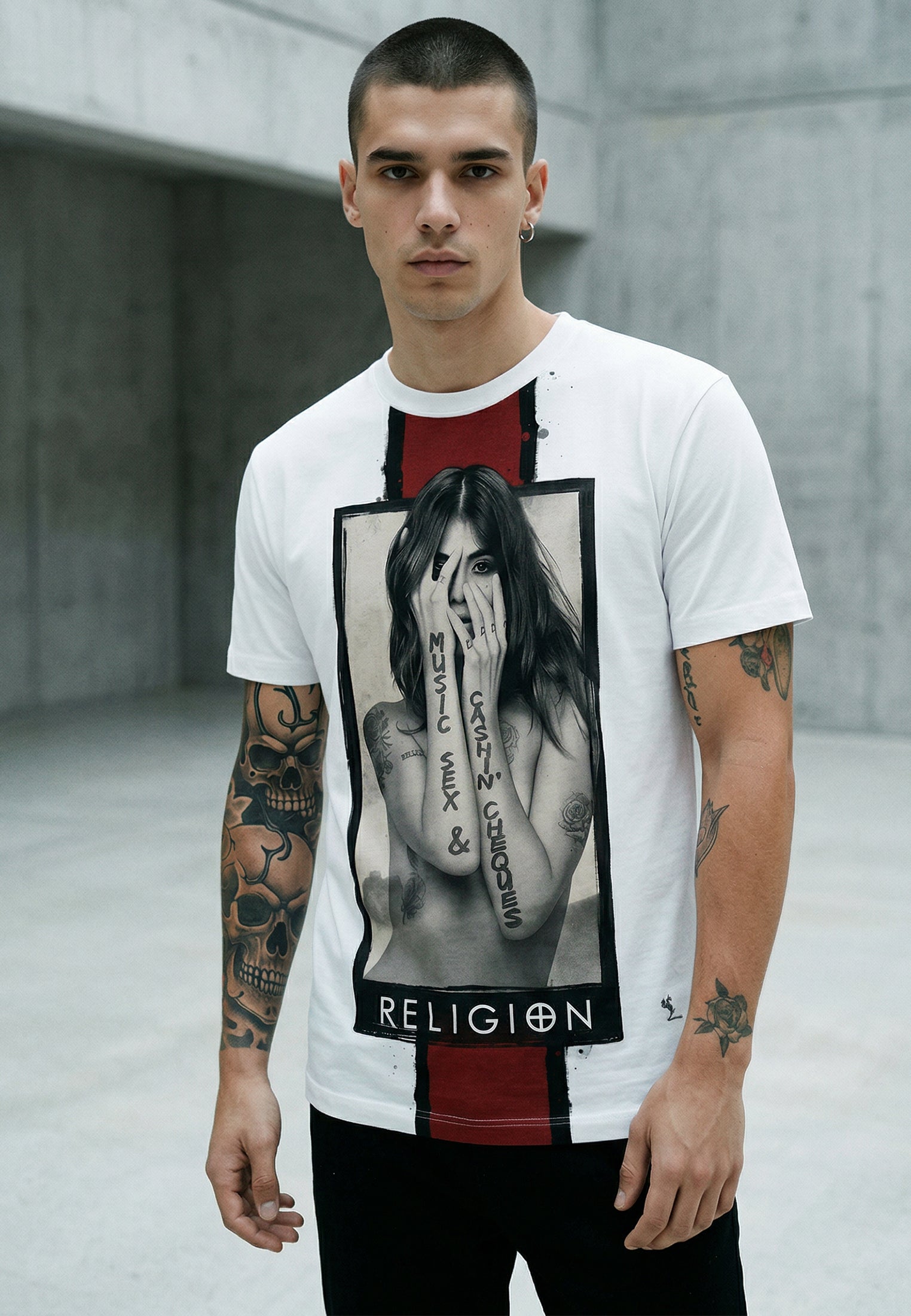 Sex & Religion Tシャツ　美品 RELIGION Music Sex And Cashin Cheques White Graphic T-Shirt