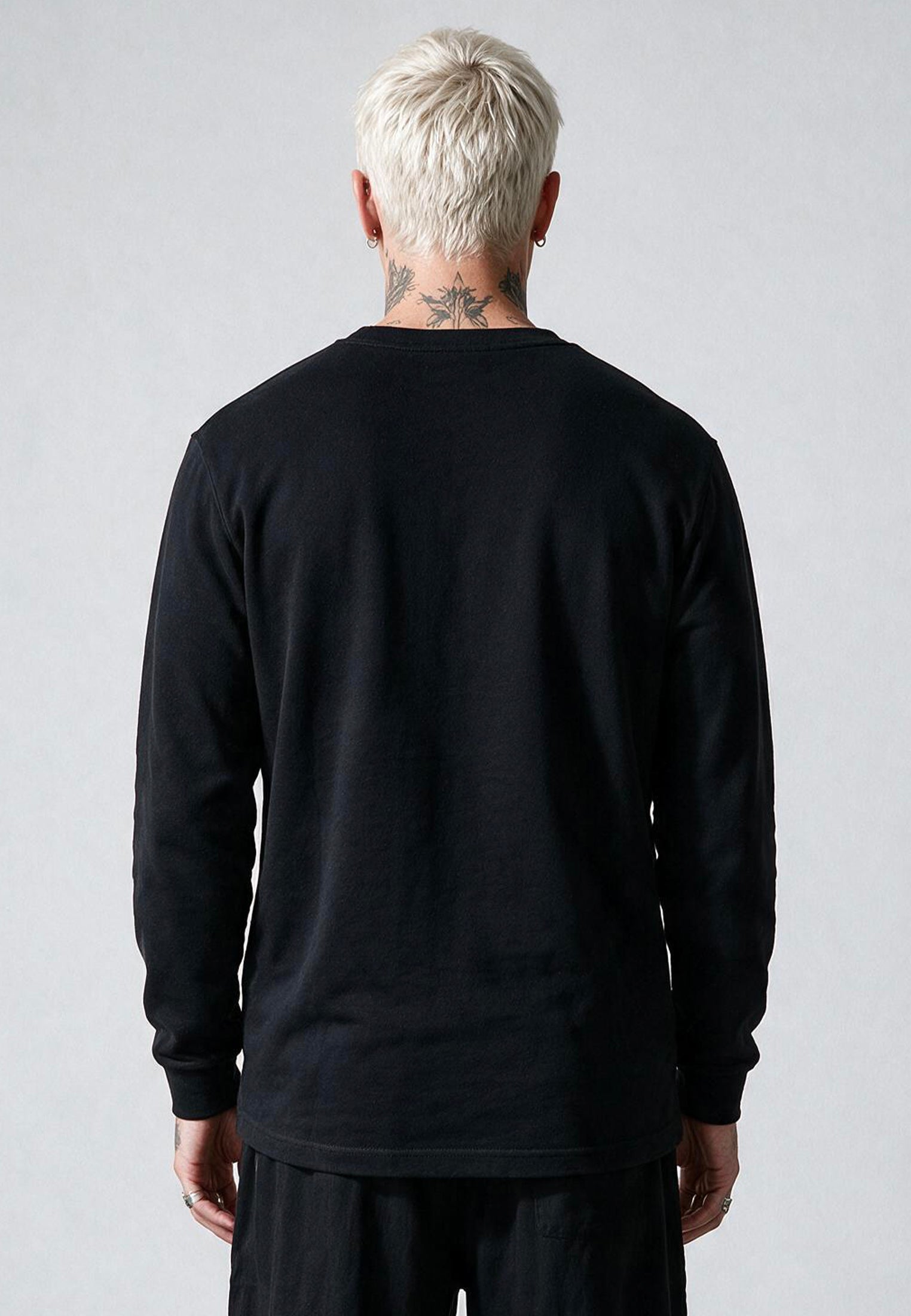 ROOM SERVICE SWEAT BLACK