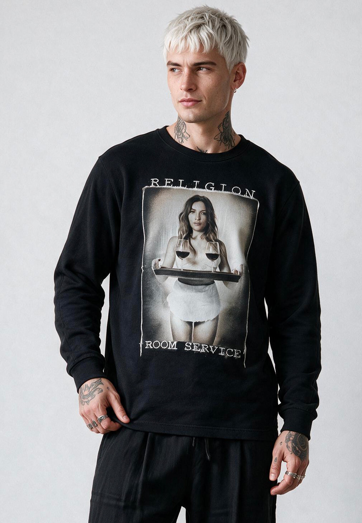 ROOM SERVICE SWEAT BLACK