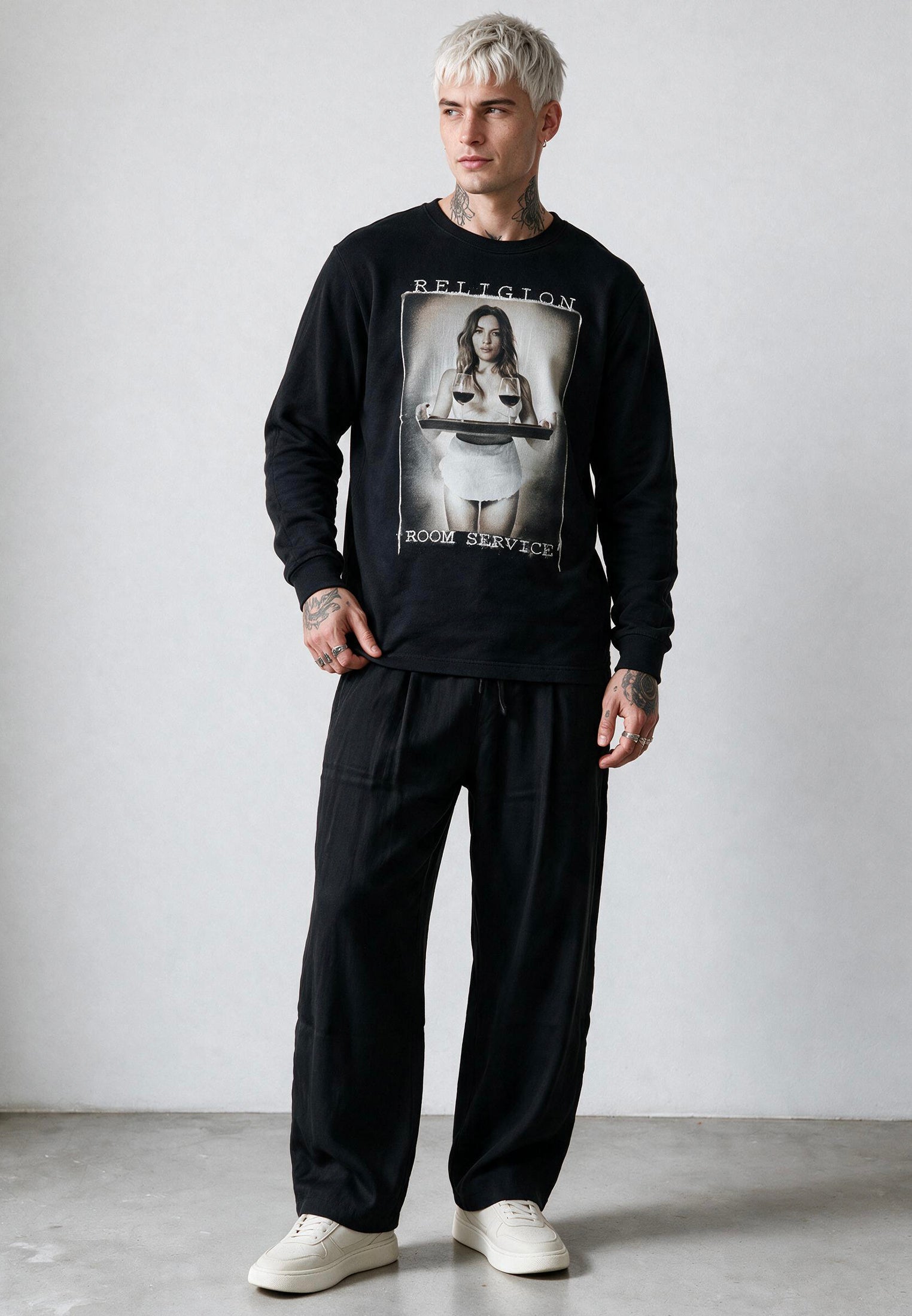 ROOM SERVICE SWEAT BLACK