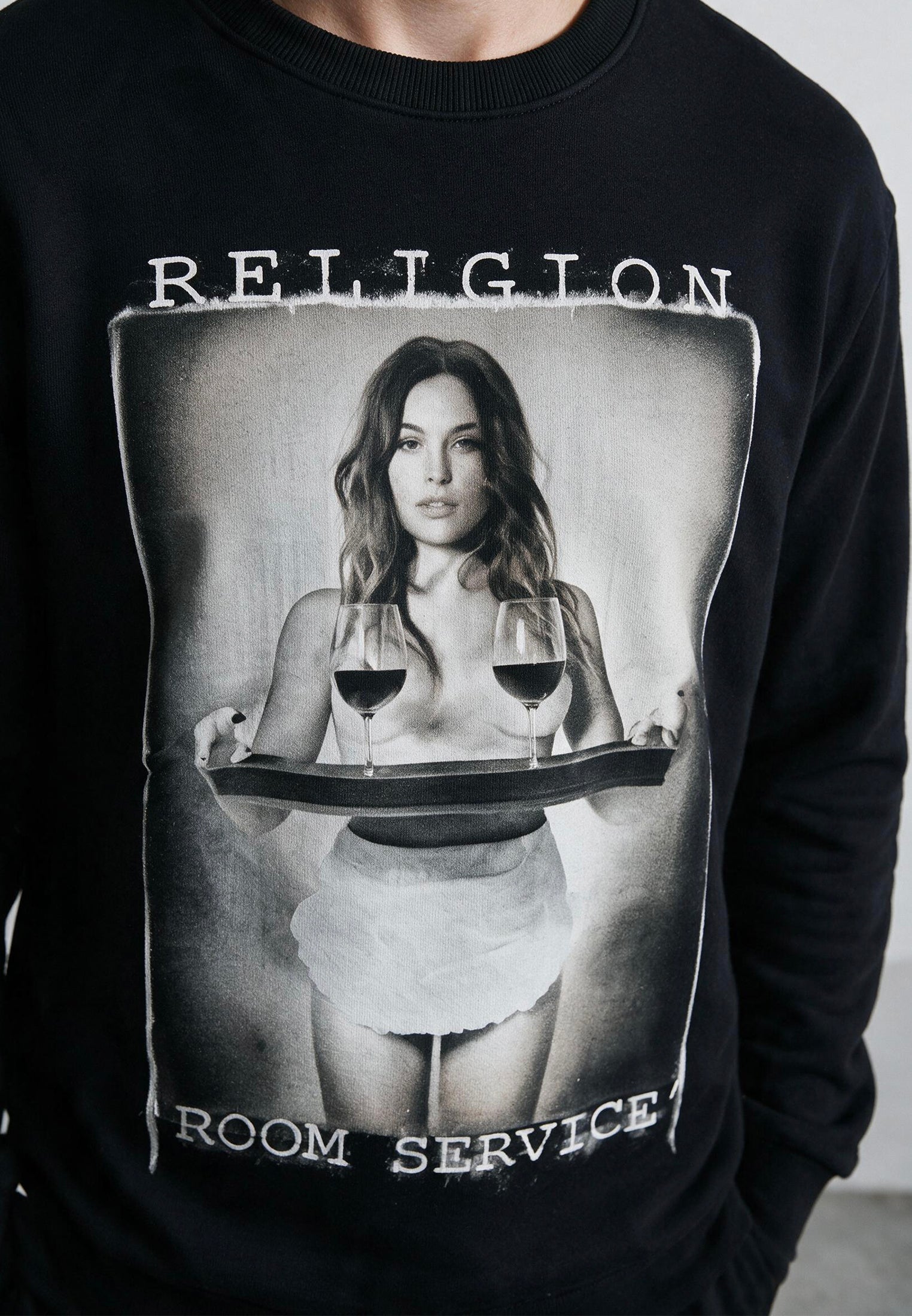 ROOM SERVICE SWEAT BLACK