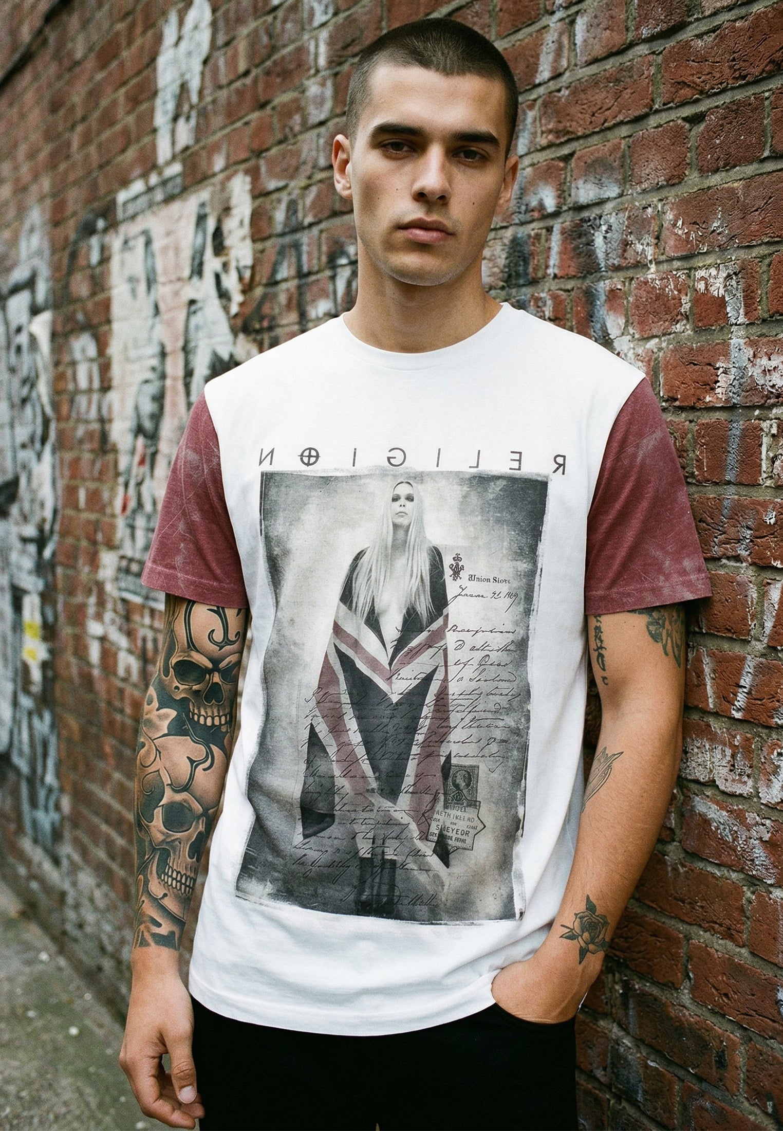 GIRL IN FLAG CURVED HEM T-SHIRT CORDOVAN