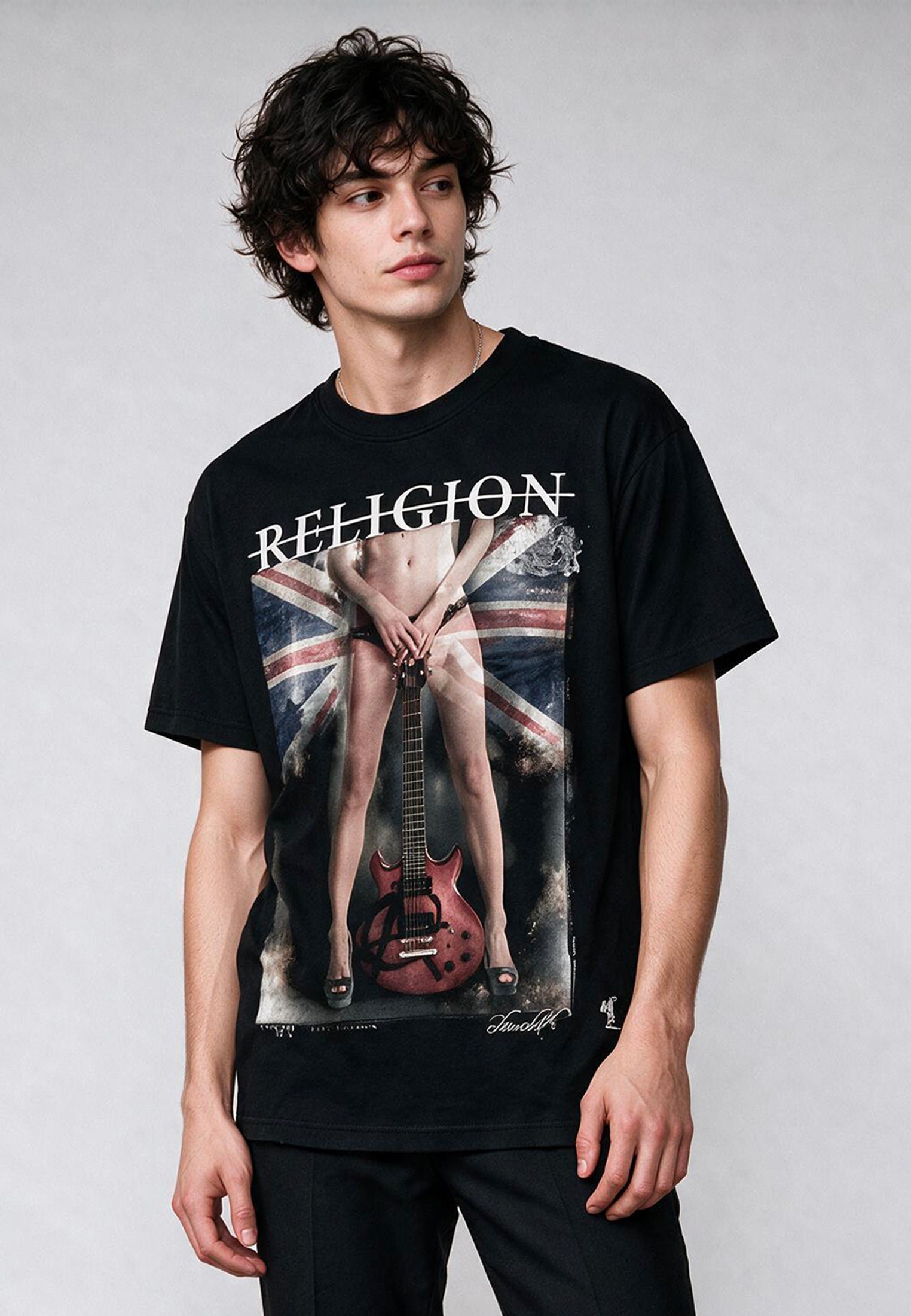 GIRL FLAG GUITAR T-SHIRT JET BLACK