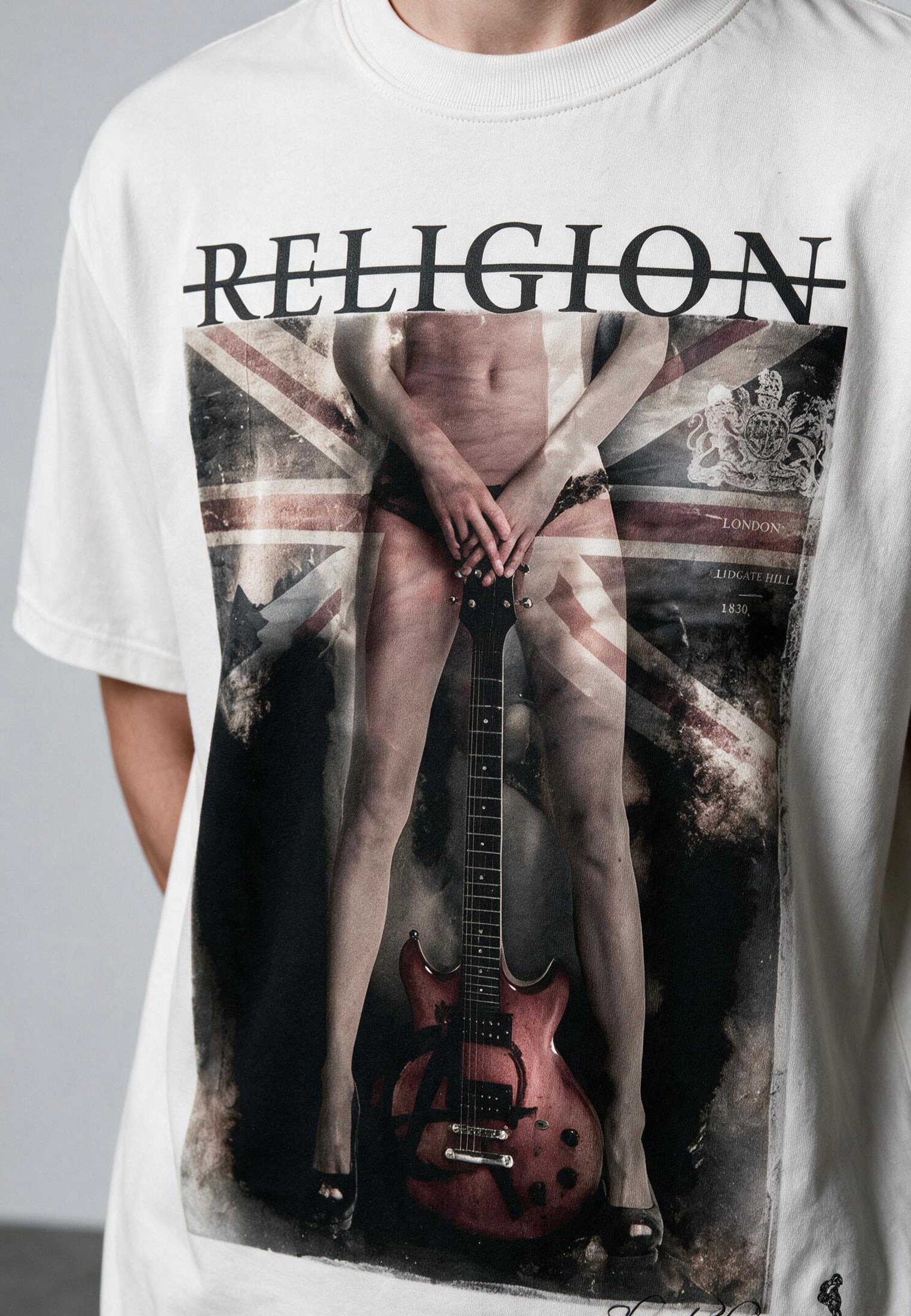 GIRL FLAG GUITAR T-SHIRT BROKEN WHITE