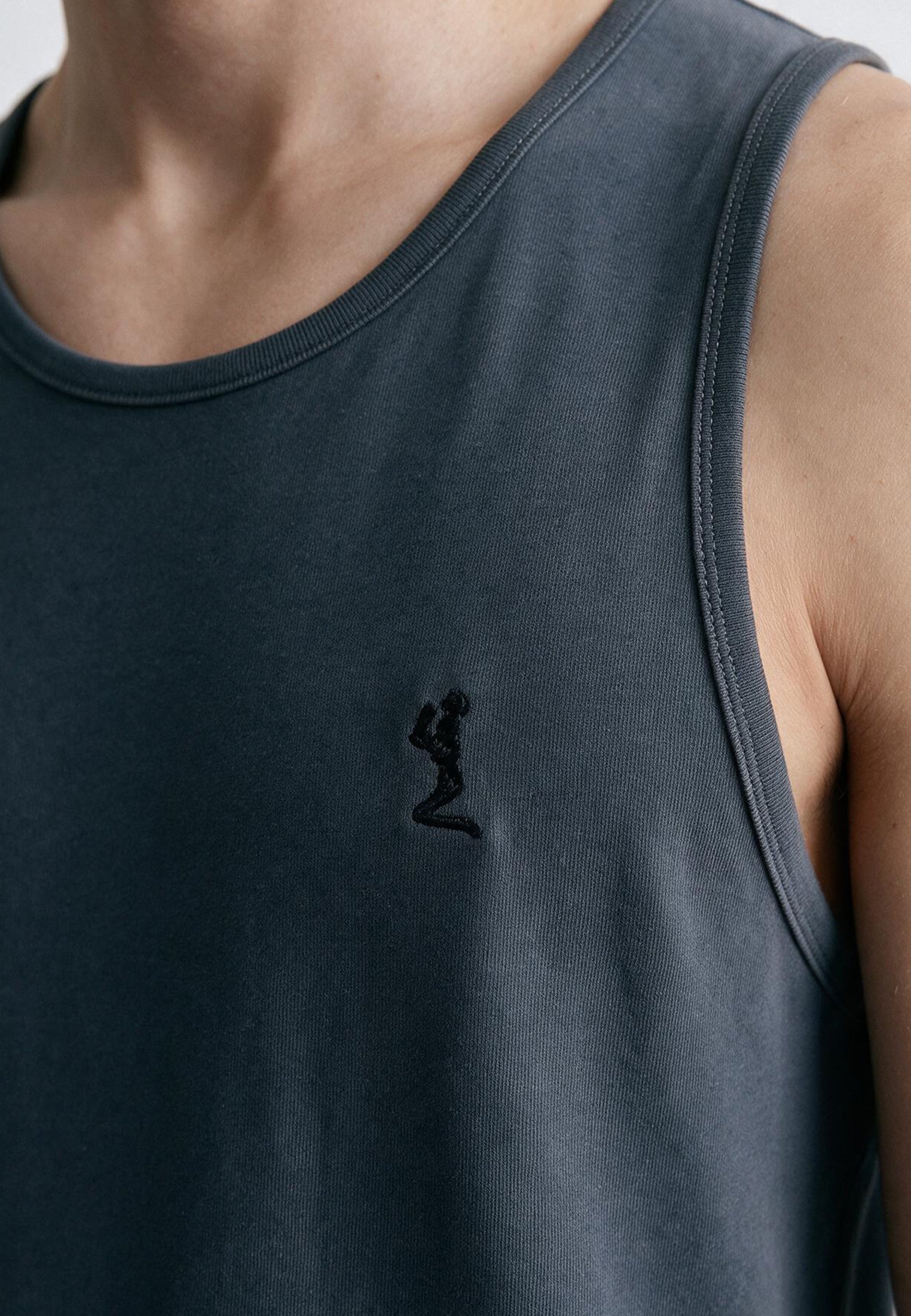 ALBION VEST DARK METAL