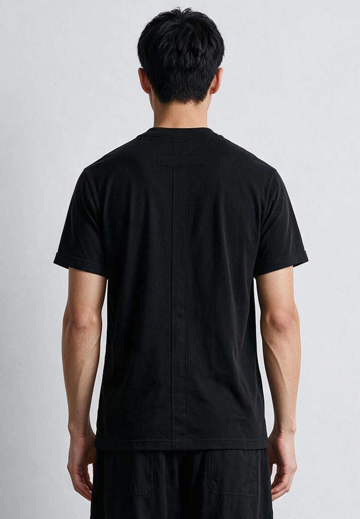 ESSENTIAL ROLLED CUFF T-SHIRT BLACK