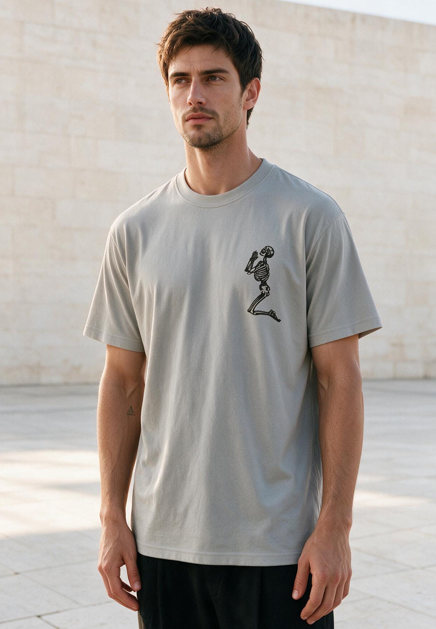 ESSENTIAL BIG SKELETON LIGHT GREY T-SHIRT