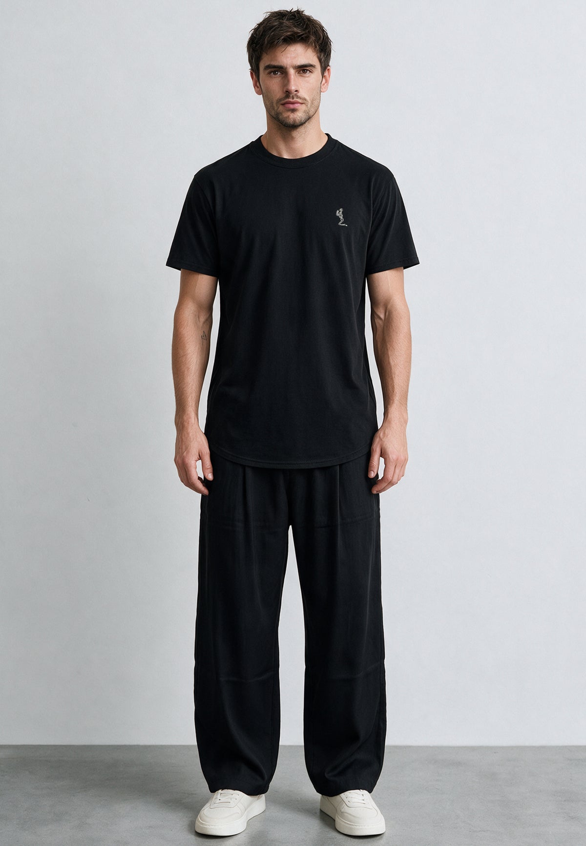 ESSENTIAL SWAG CURVED HEM BLACK T-SHIRT