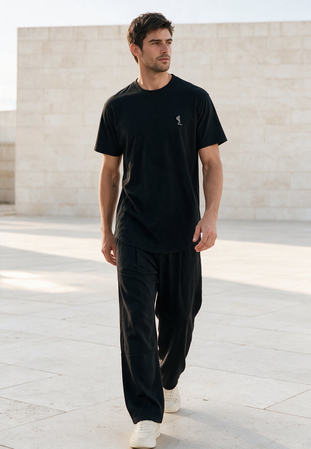 ESSENTIAL SWAG CURVED HEM BLACK T-SHIRT