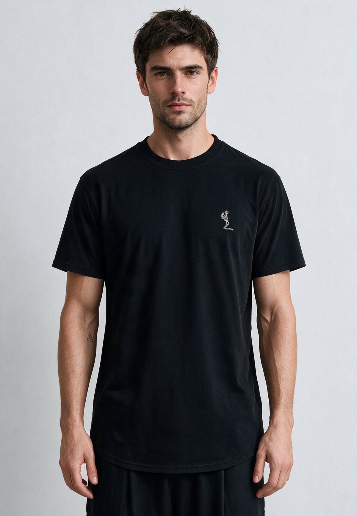 ESSENTIAL SWAG CURVED HEM BLACK T-SHIRT