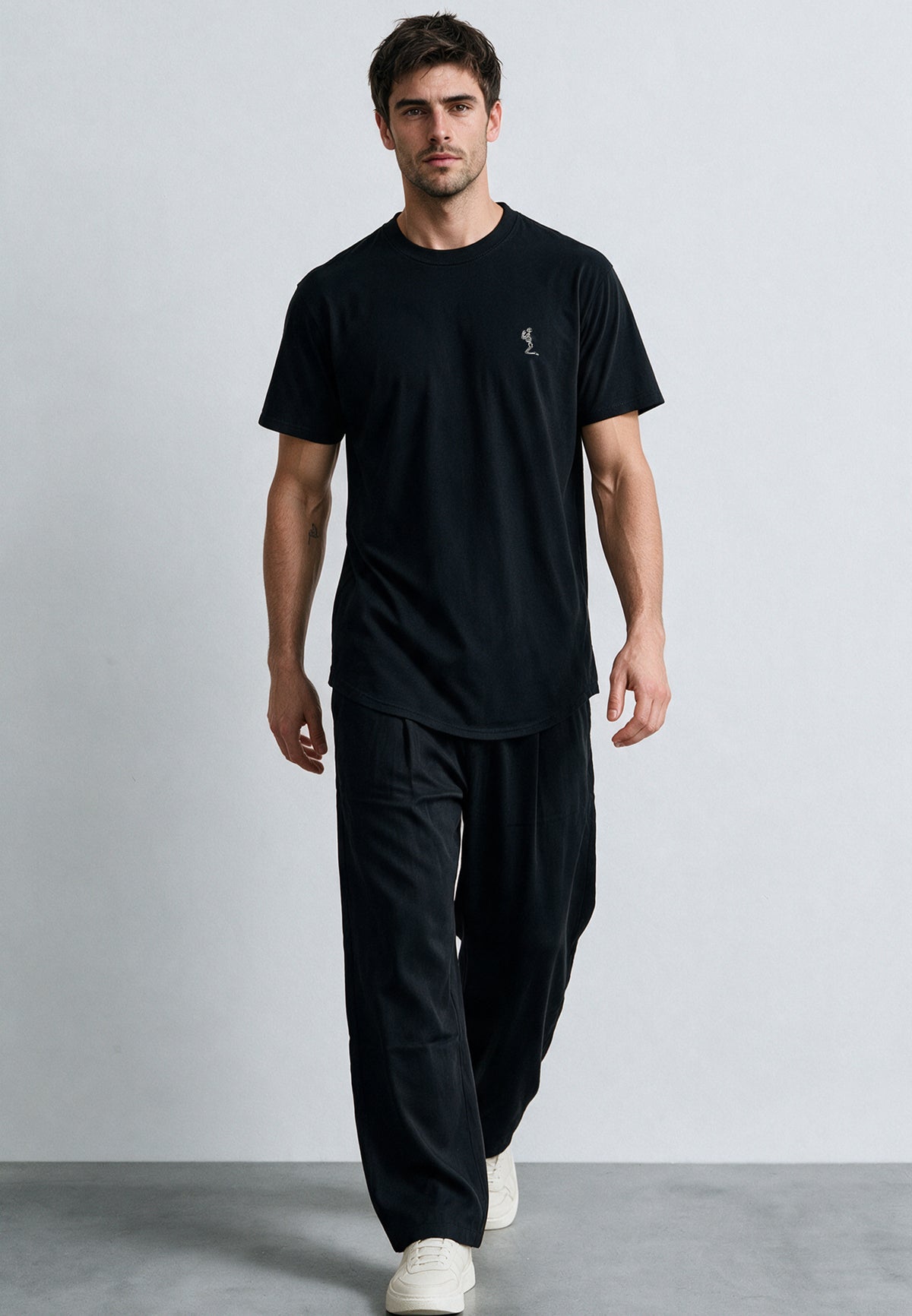 ESSENTIAL SWAG CURVED HEM BLACK T-SHIRT