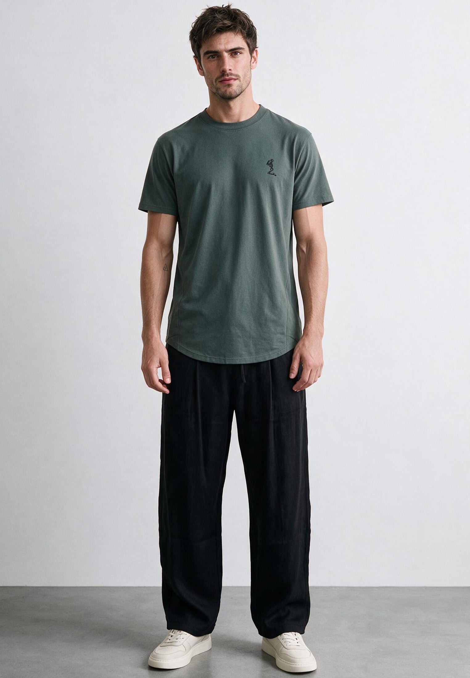 ESSENTIAL SWAG CURVED HEM COAL T-SHIRT