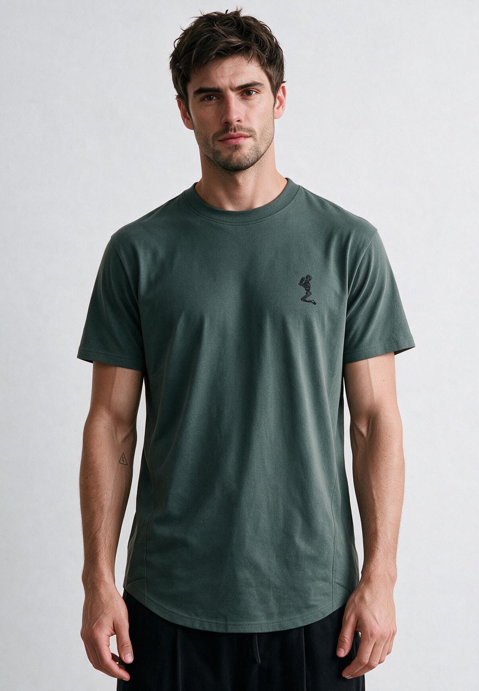 ESSENTIAL SWAG CURVED HEM COAL T-SHIRT