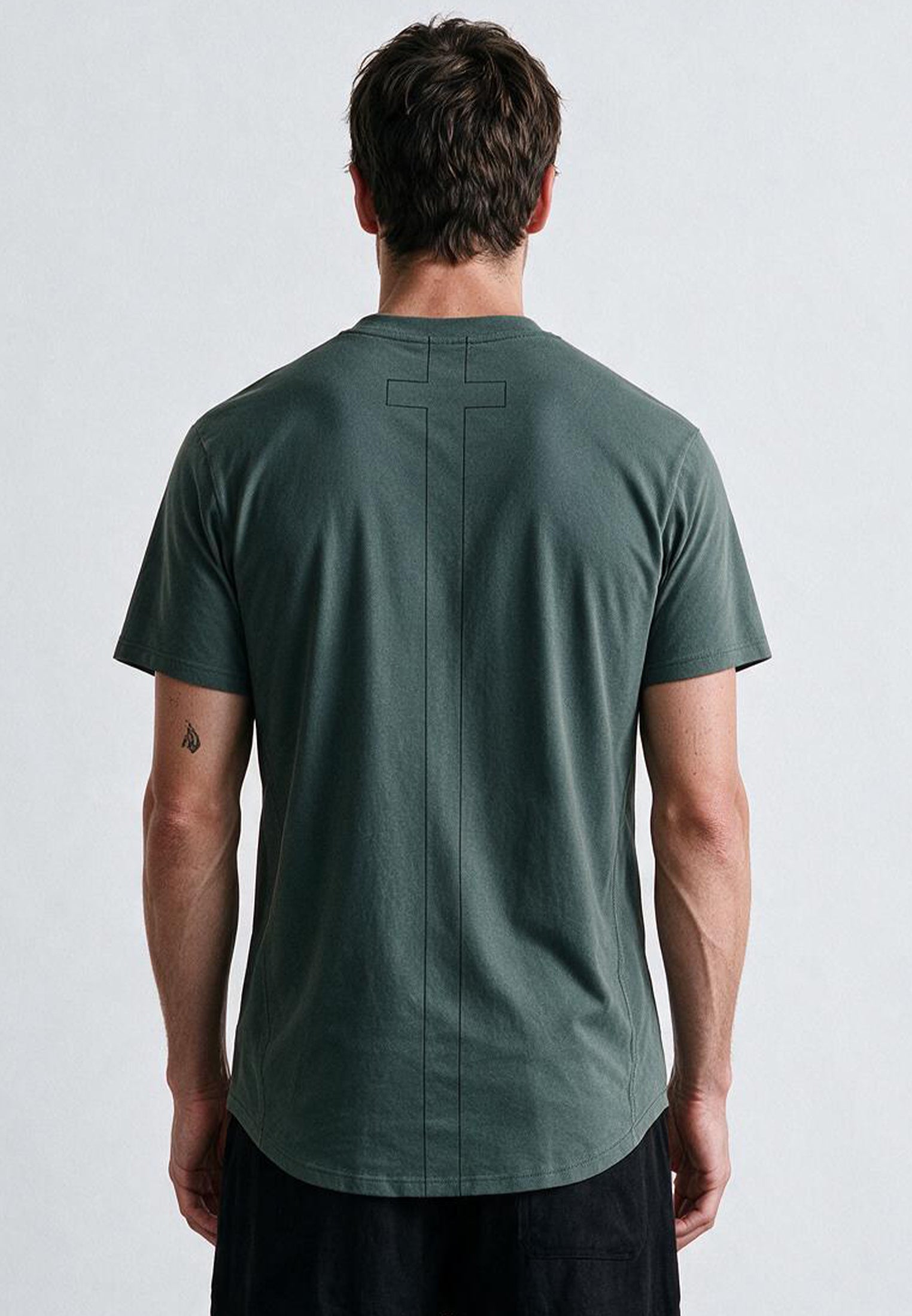 ESSENTIAL SWAG CURVED HEM COAL T-SHIRT