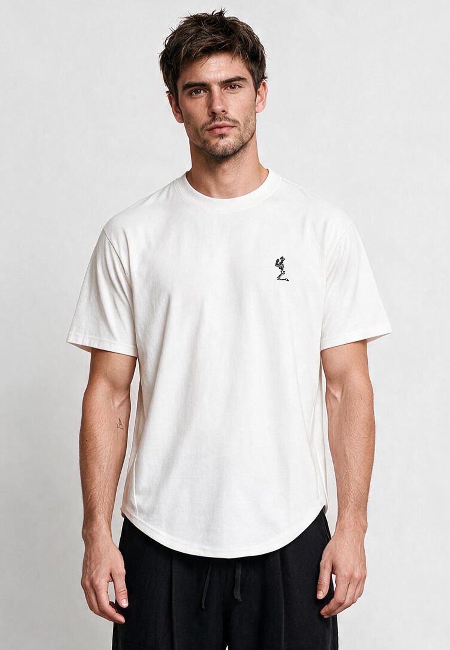 ESSENTIAL SWAG CURVED HEM OFF WHITE T-SHIRT