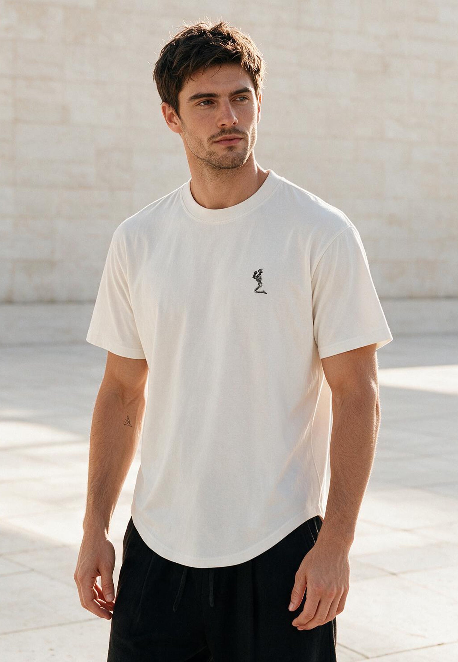 ESSENTIAL SWAG CURVED HEM OFF WHITE T-SHIRT