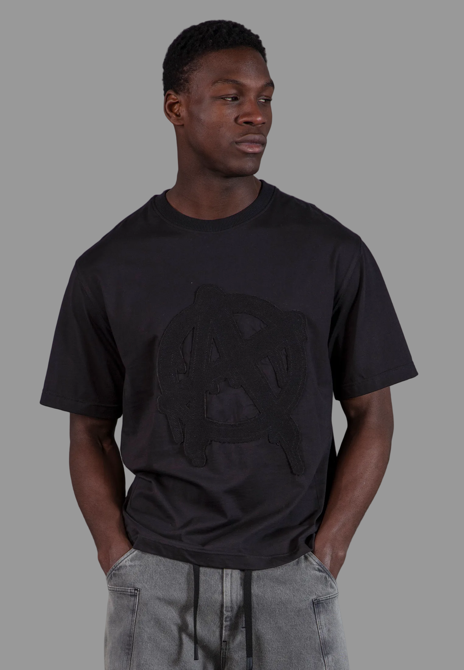 ANARCHY APPLIQUE T-SHIRT BLACK