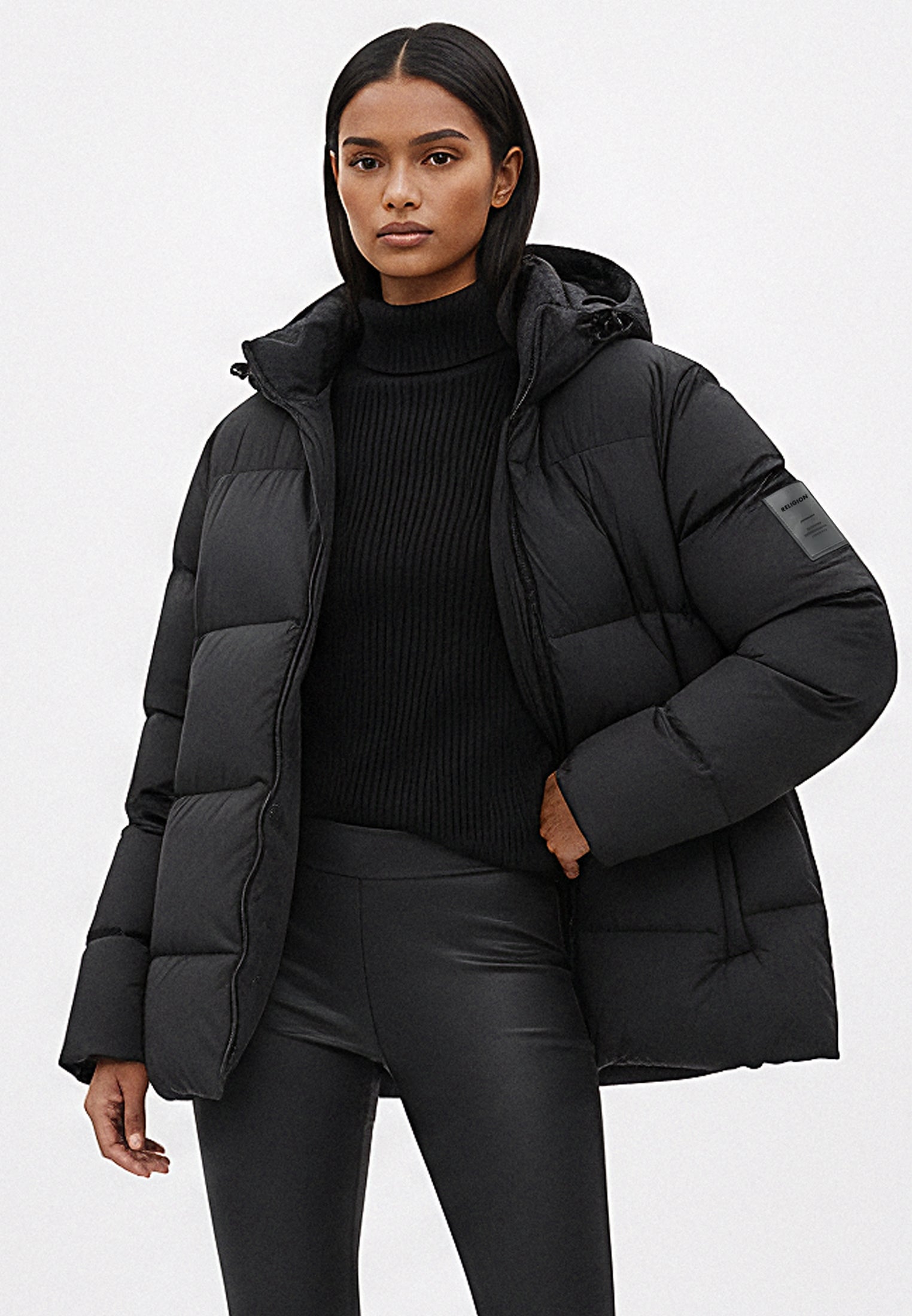 BLACK PERFORMANCE PUFFER JACKET