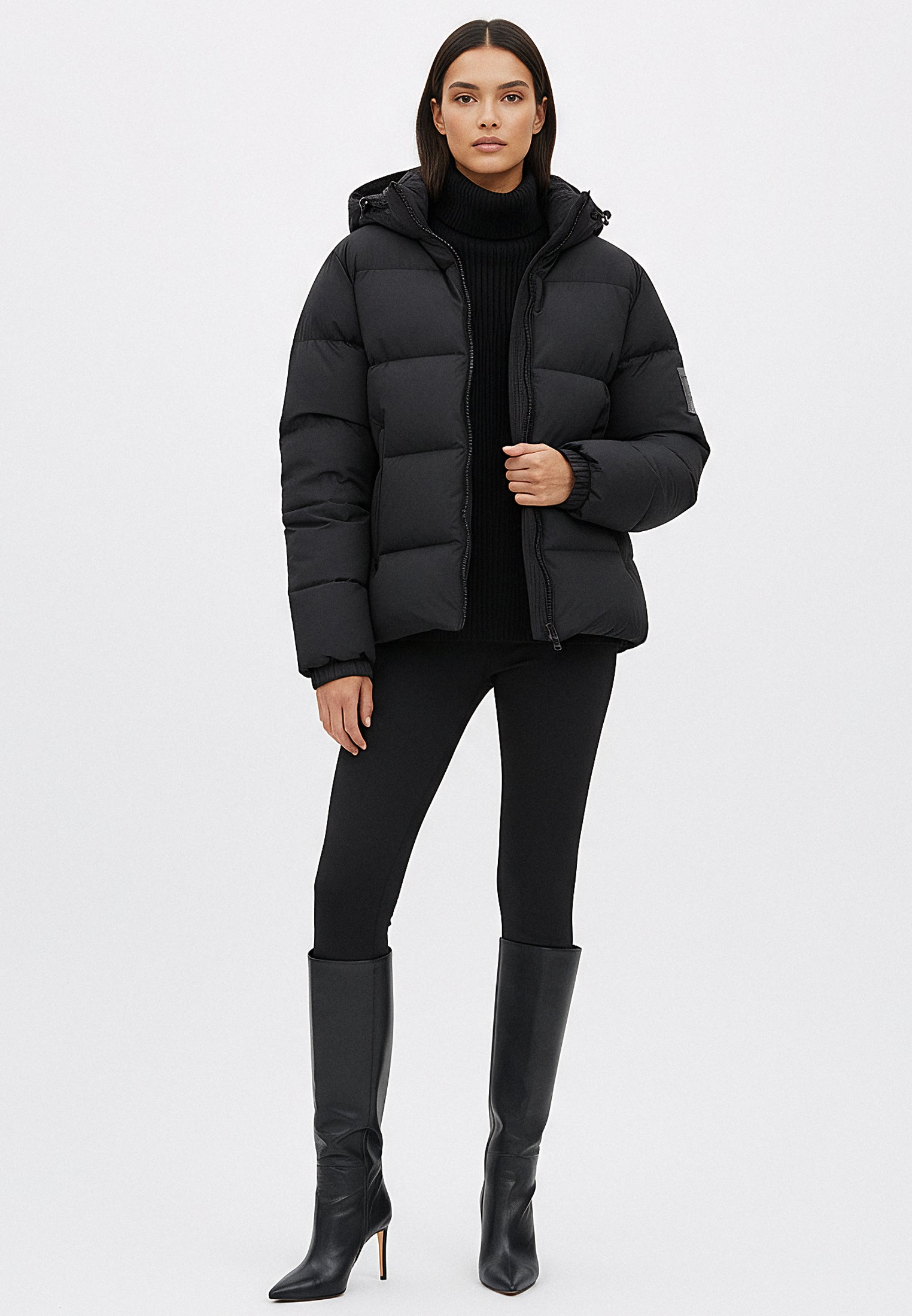 BLACK PERFORMANCE PUFFER JACKET