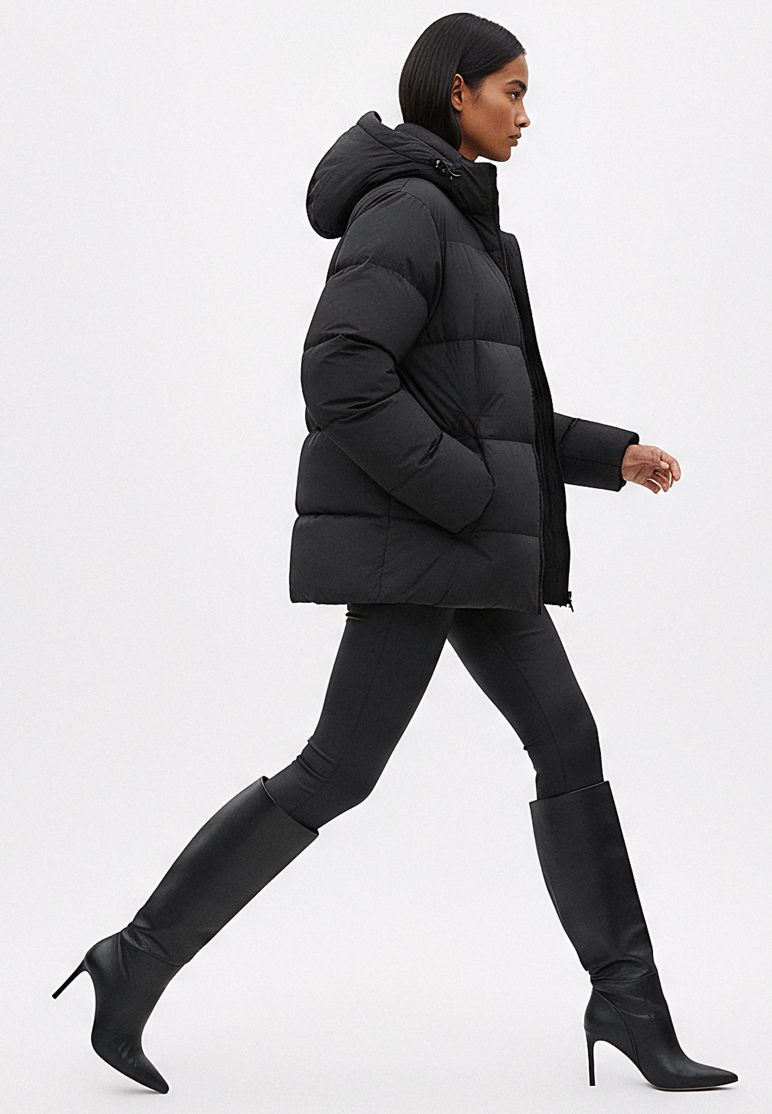 BLACK PERFORMANCE PUFFER JACKET