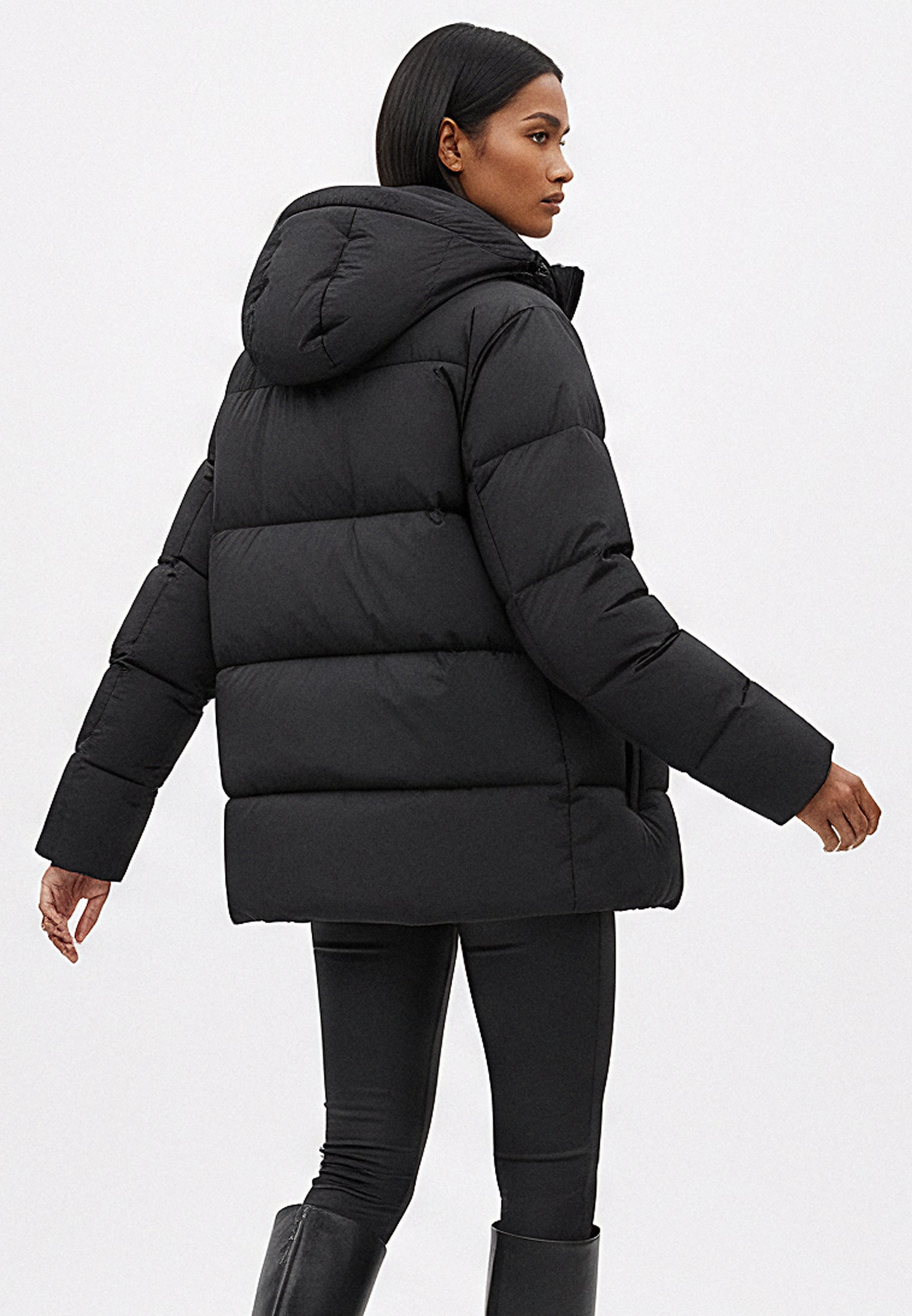 BLACK PERFORMANCE PUFFER JACKET