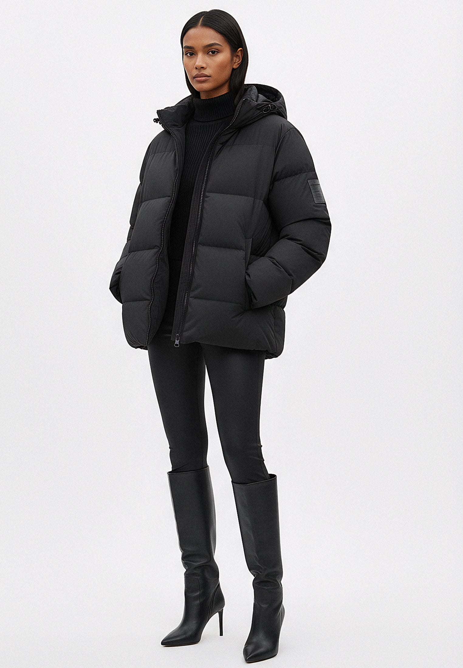 BLACK PERFORMANCE PUFFER JACKET